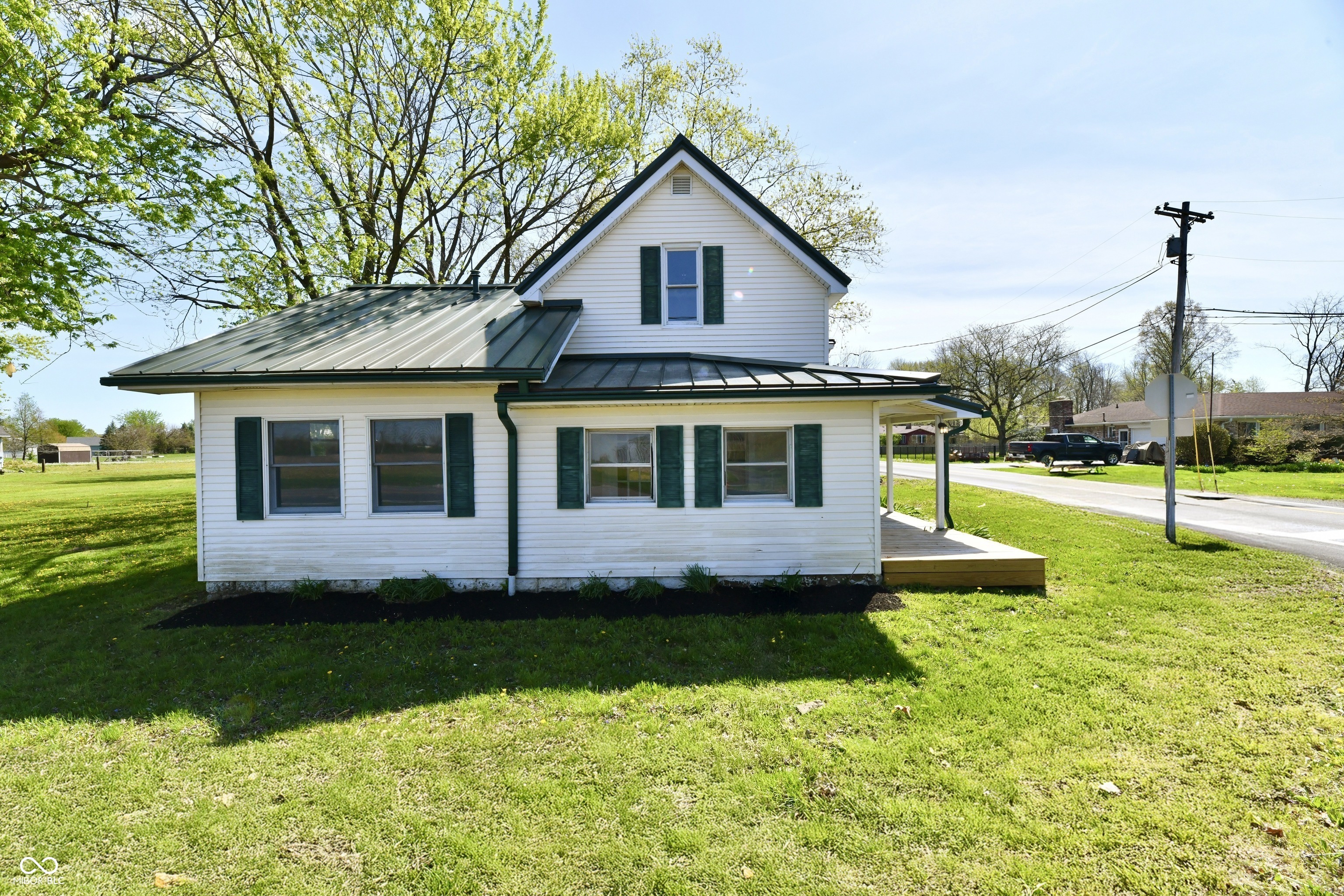 4992 W 100 Property Photo 1