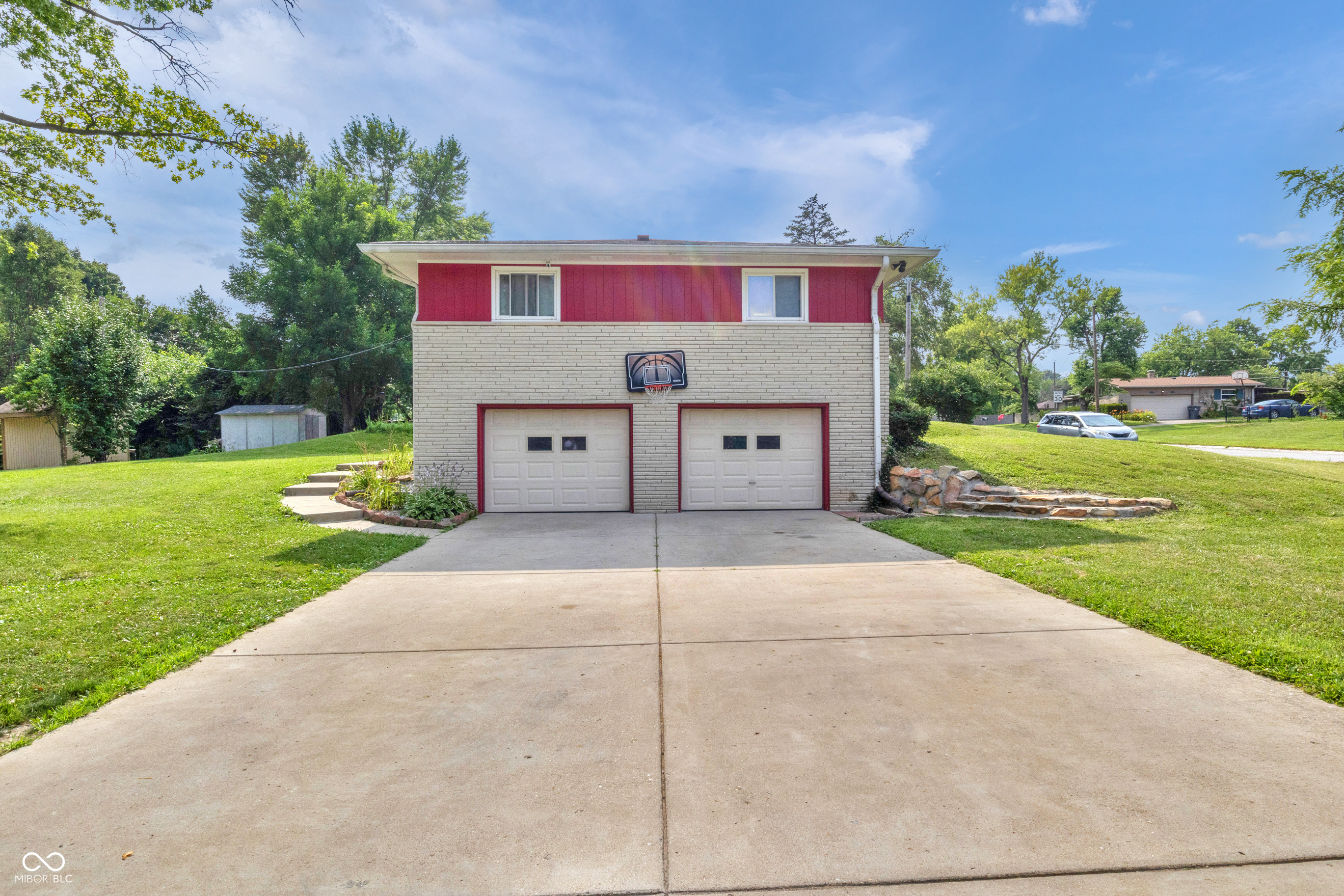 157 E Hill Valley Drive Property Photo 1