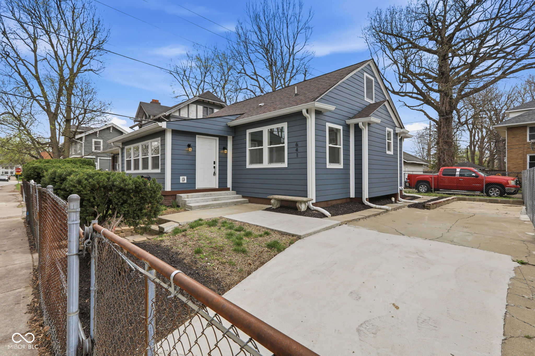 641 E 33rd Street Property Photo 1