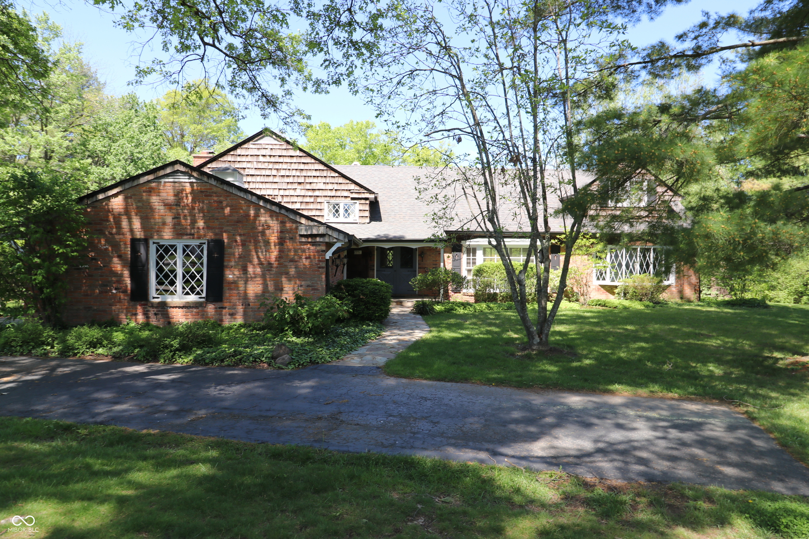 1 Crosstie Lane Property Photo 1