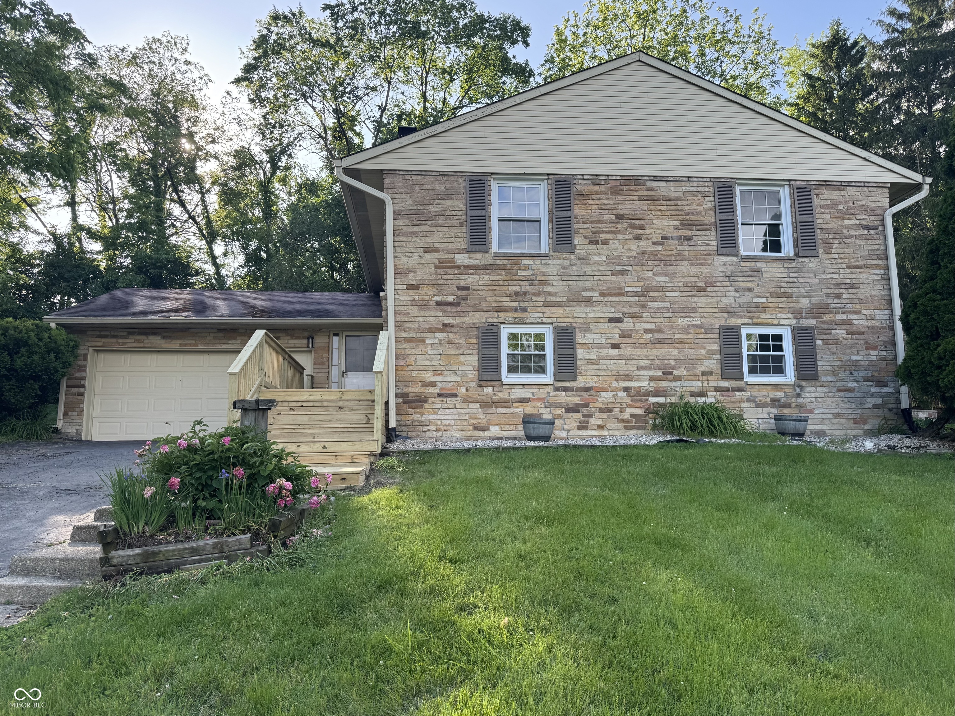 6824 Sargent Road Property Photo 1