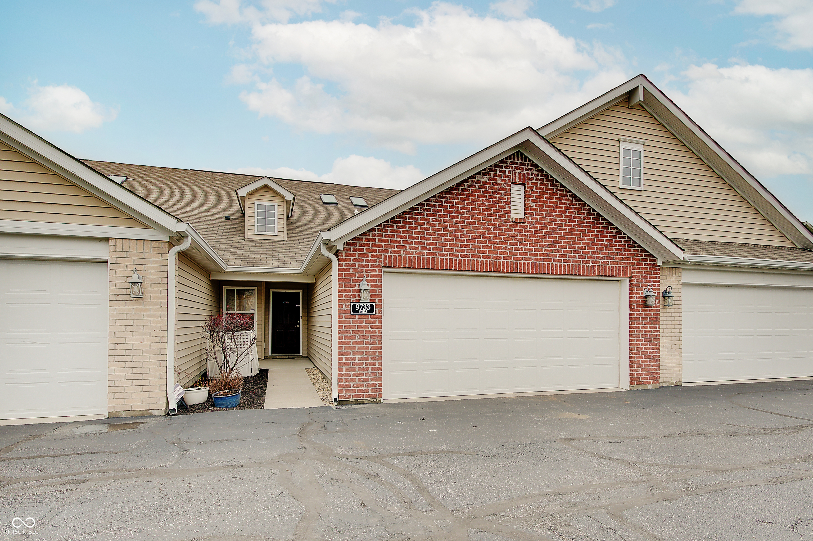 9733 Windy Lane 103 Property Photo 1
