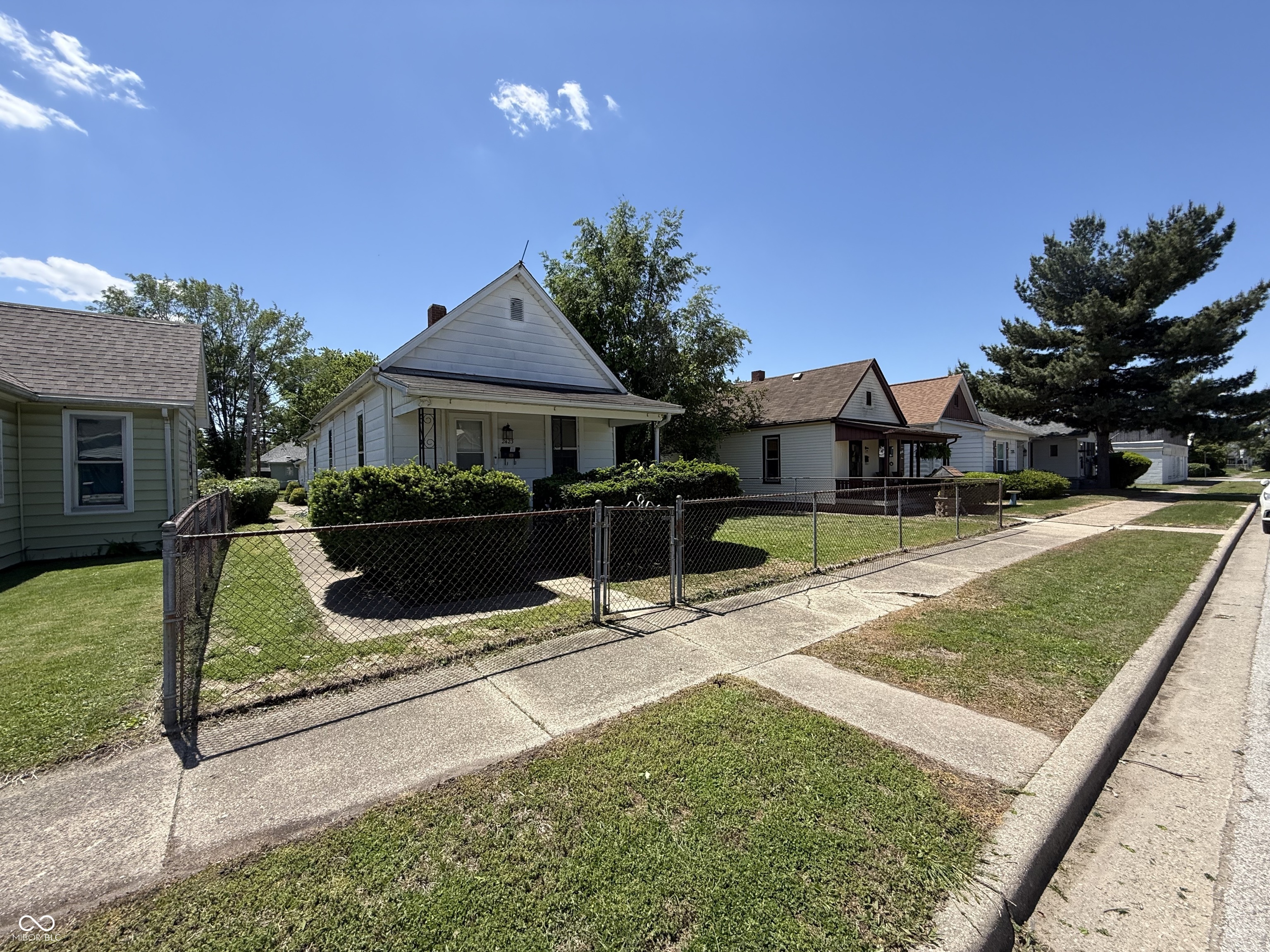 2423 3rd Avenue Property Photo 1
