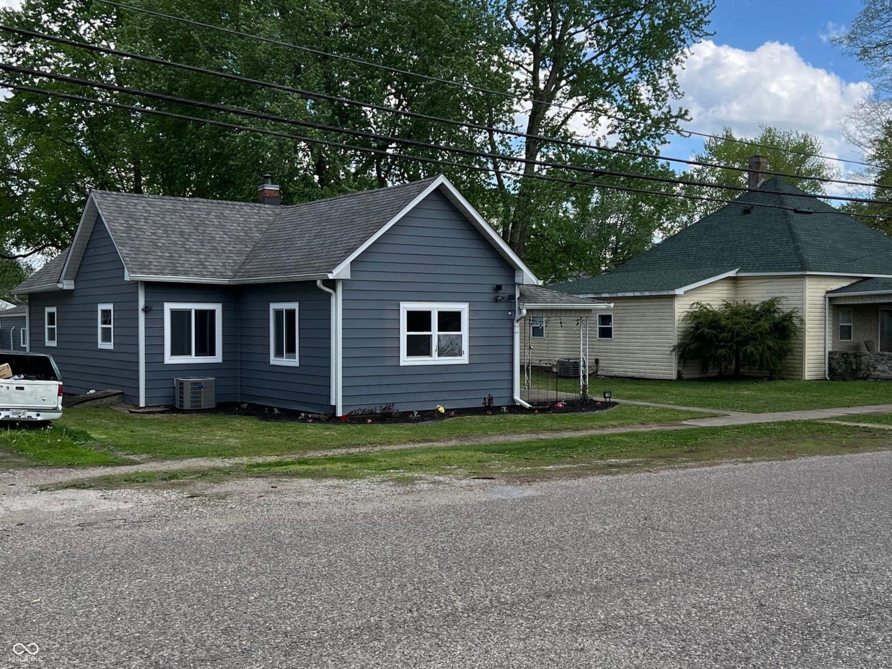 734 S 6th Street Property Photo 1