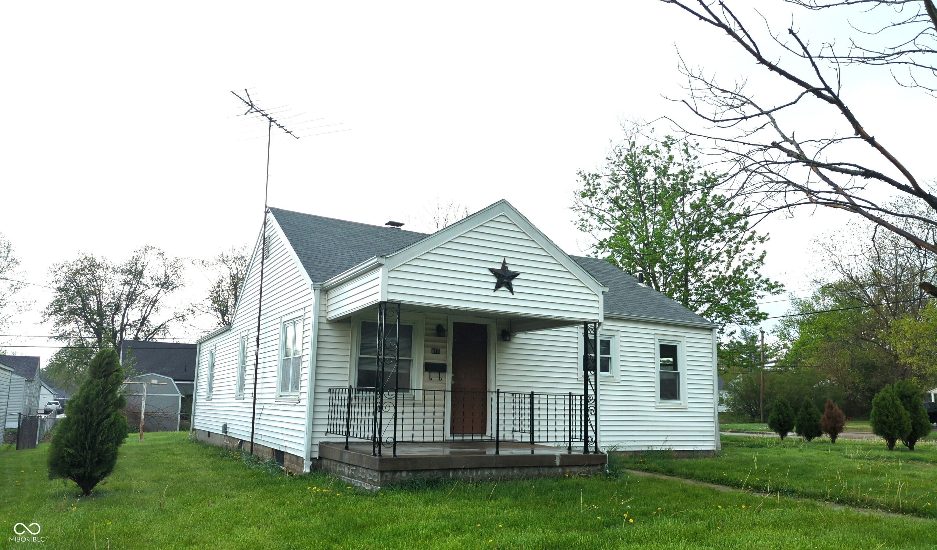 616 W 38th Street Property Photo 1