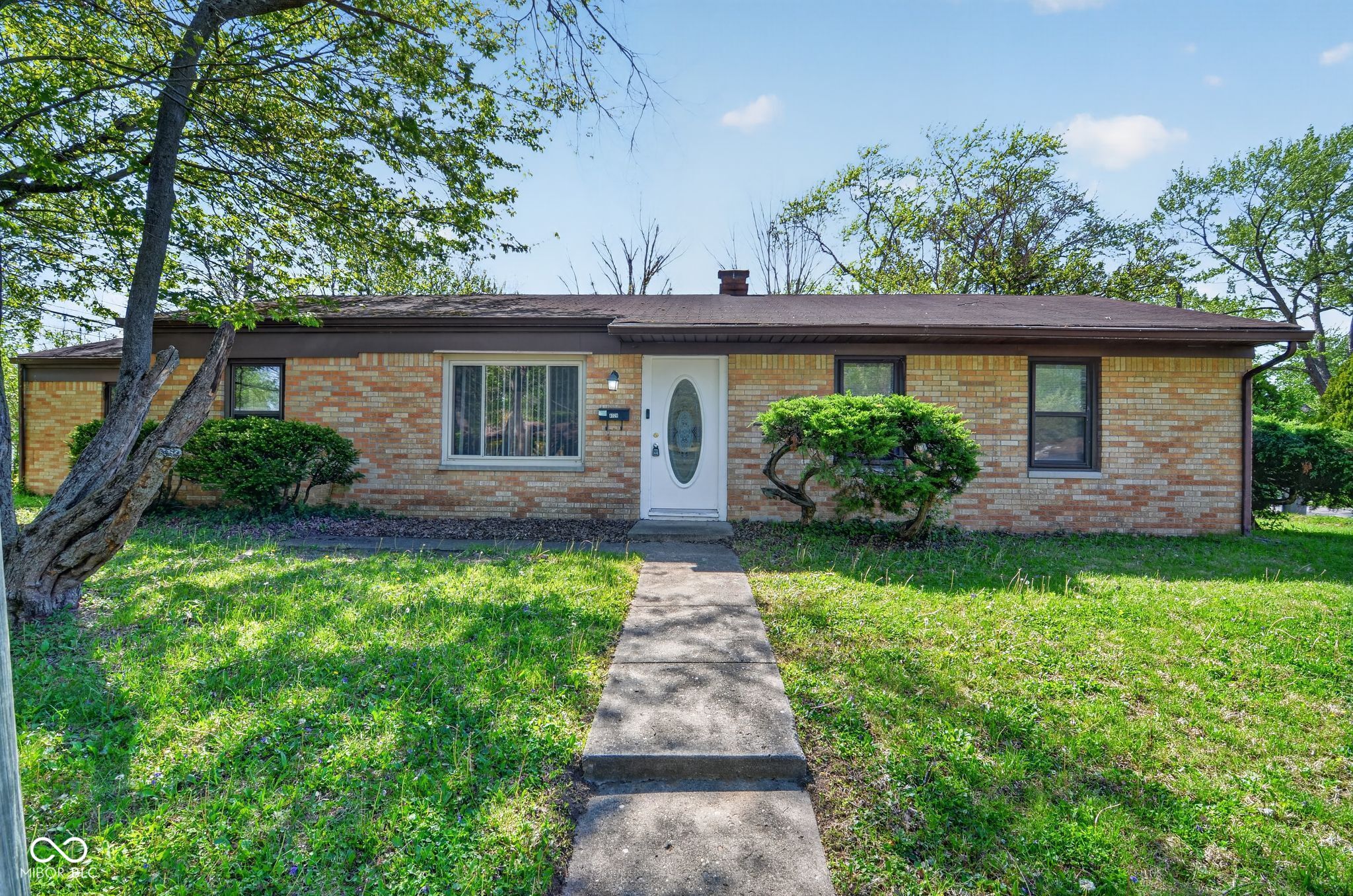 4328 N Kenmore Road Property Photo 1