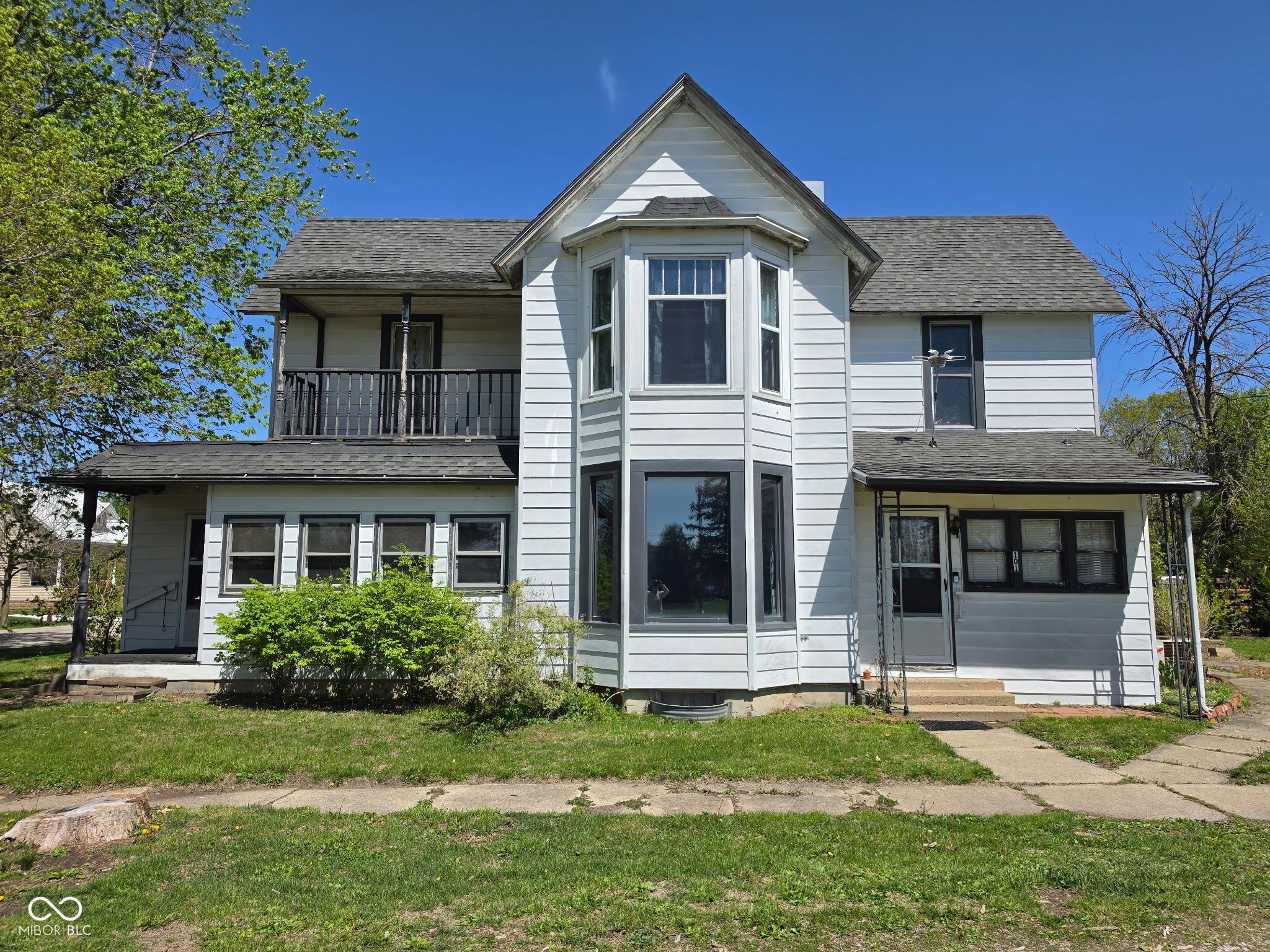 101 E Beech Street Property Photo 1