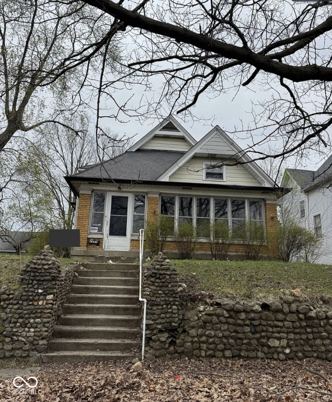 2657 E Riverside Drive Property Photo 1
