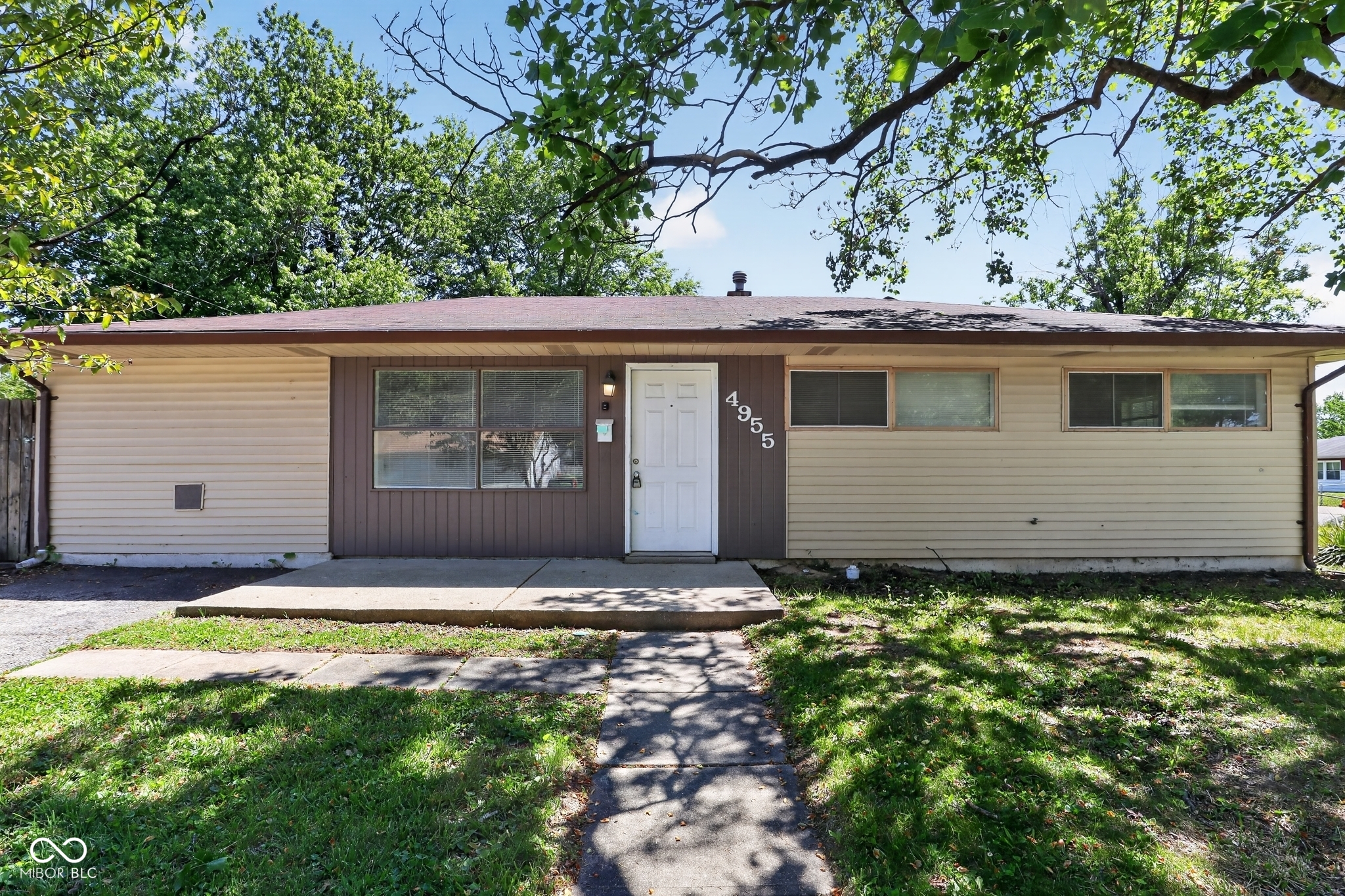 4955 N Kenyon Drive Property Photo 1
