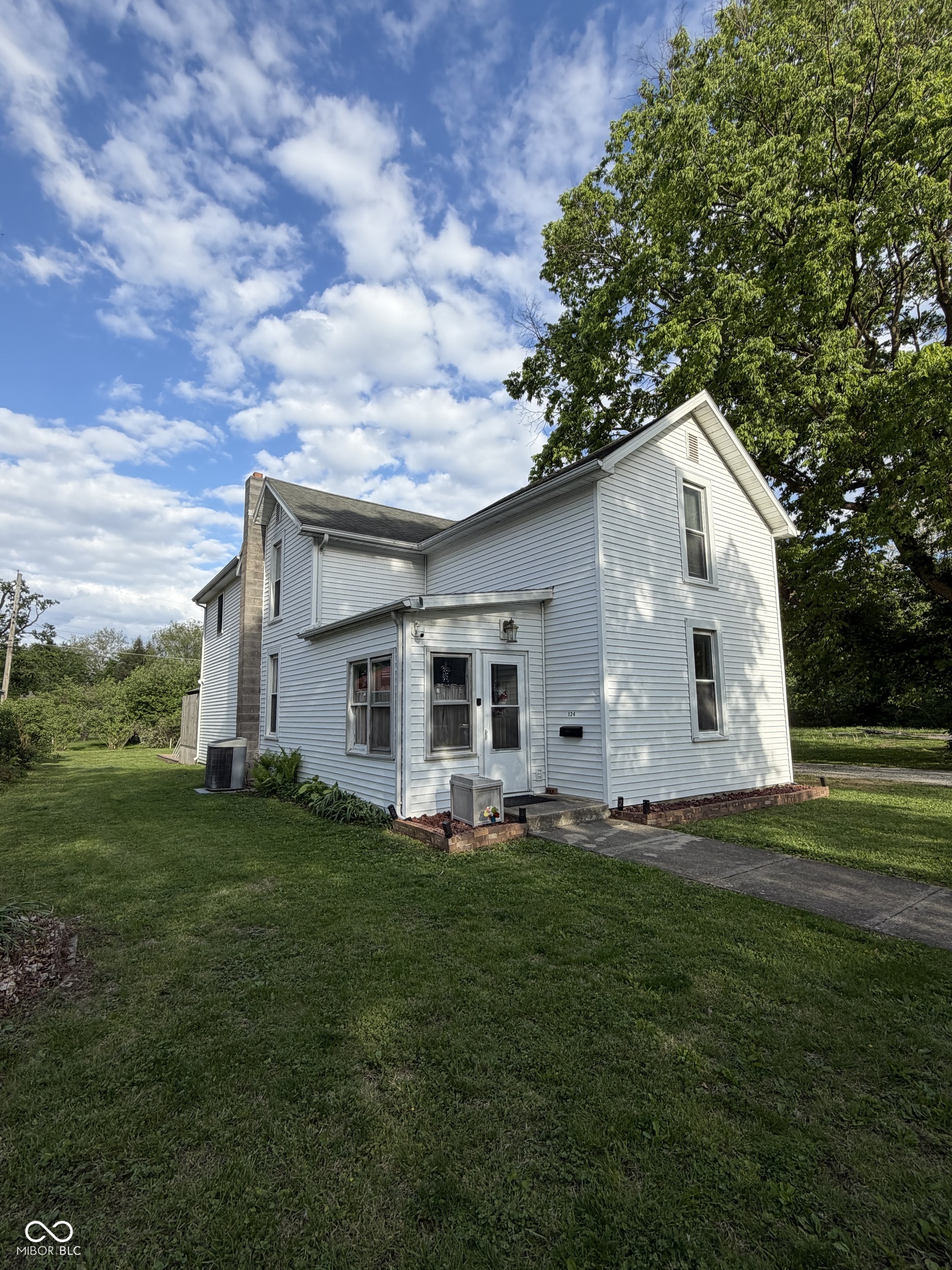 124 6th Street Property Photo 1