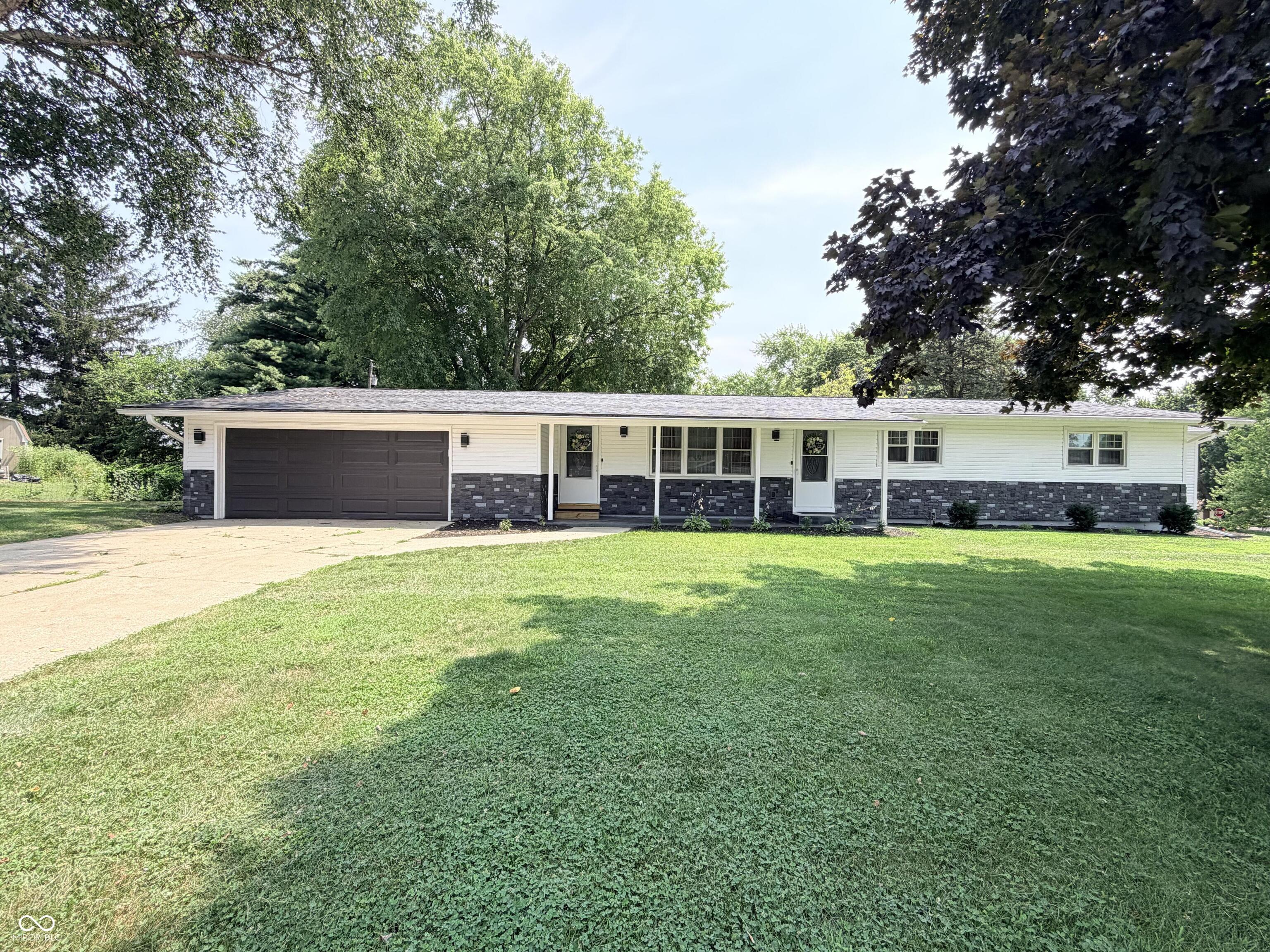 1900 Hillcrest Avenue Property Photo 1