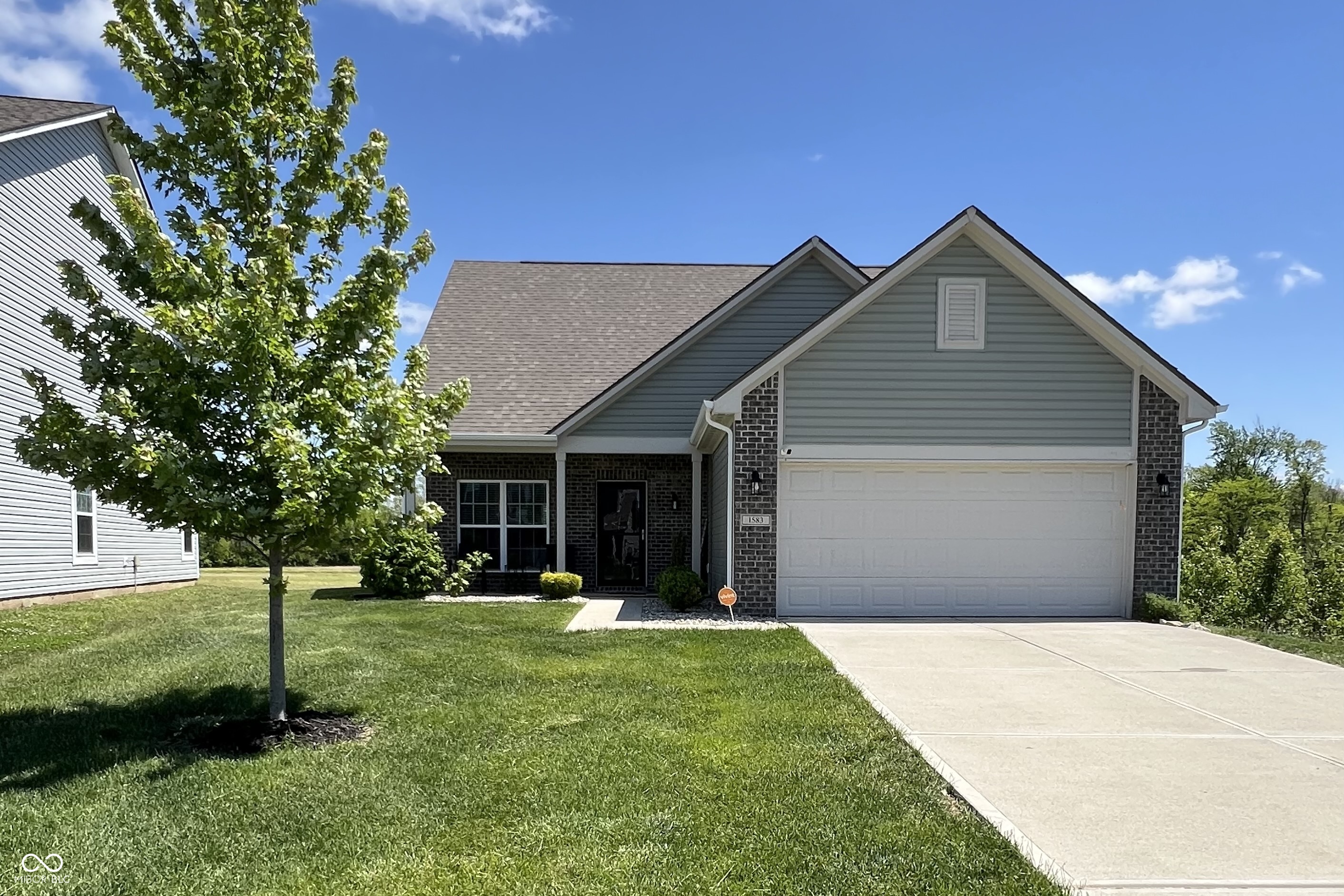 1583 N Creekwater Pass Property Photo 1