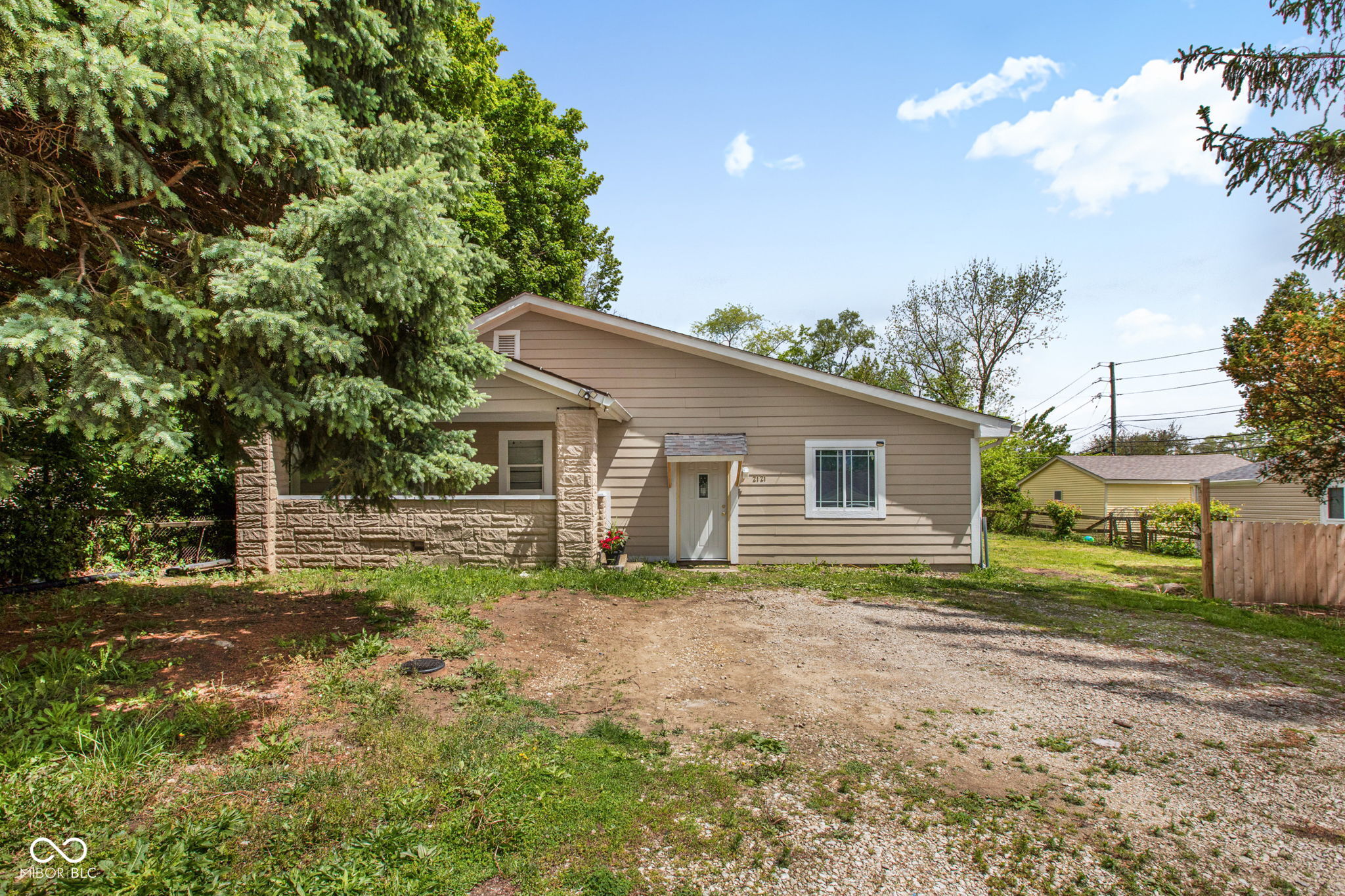 2121 N Butler Avenue Property Photo 1