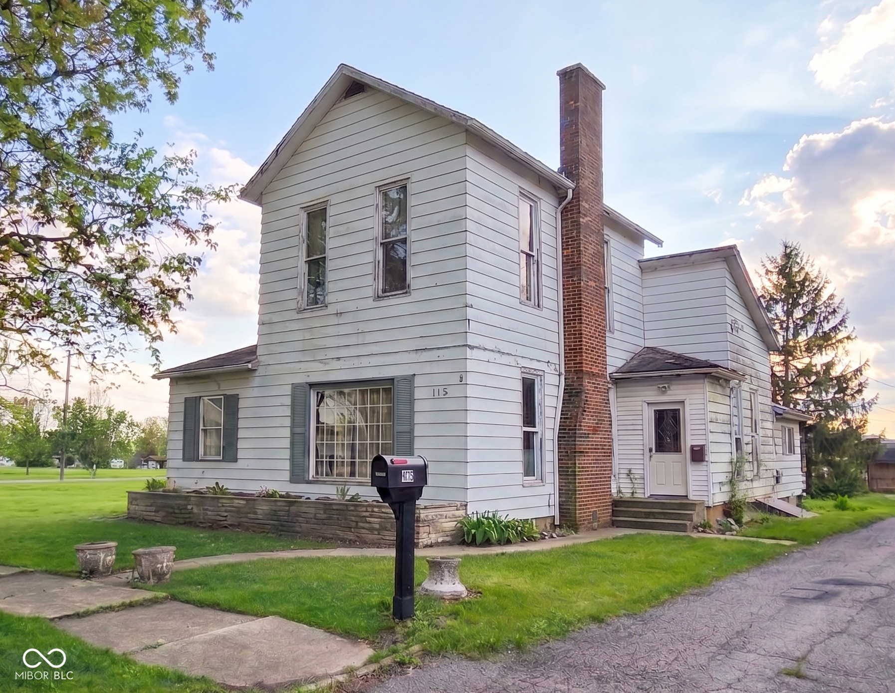 415 S Columbia Street Property Photo 1