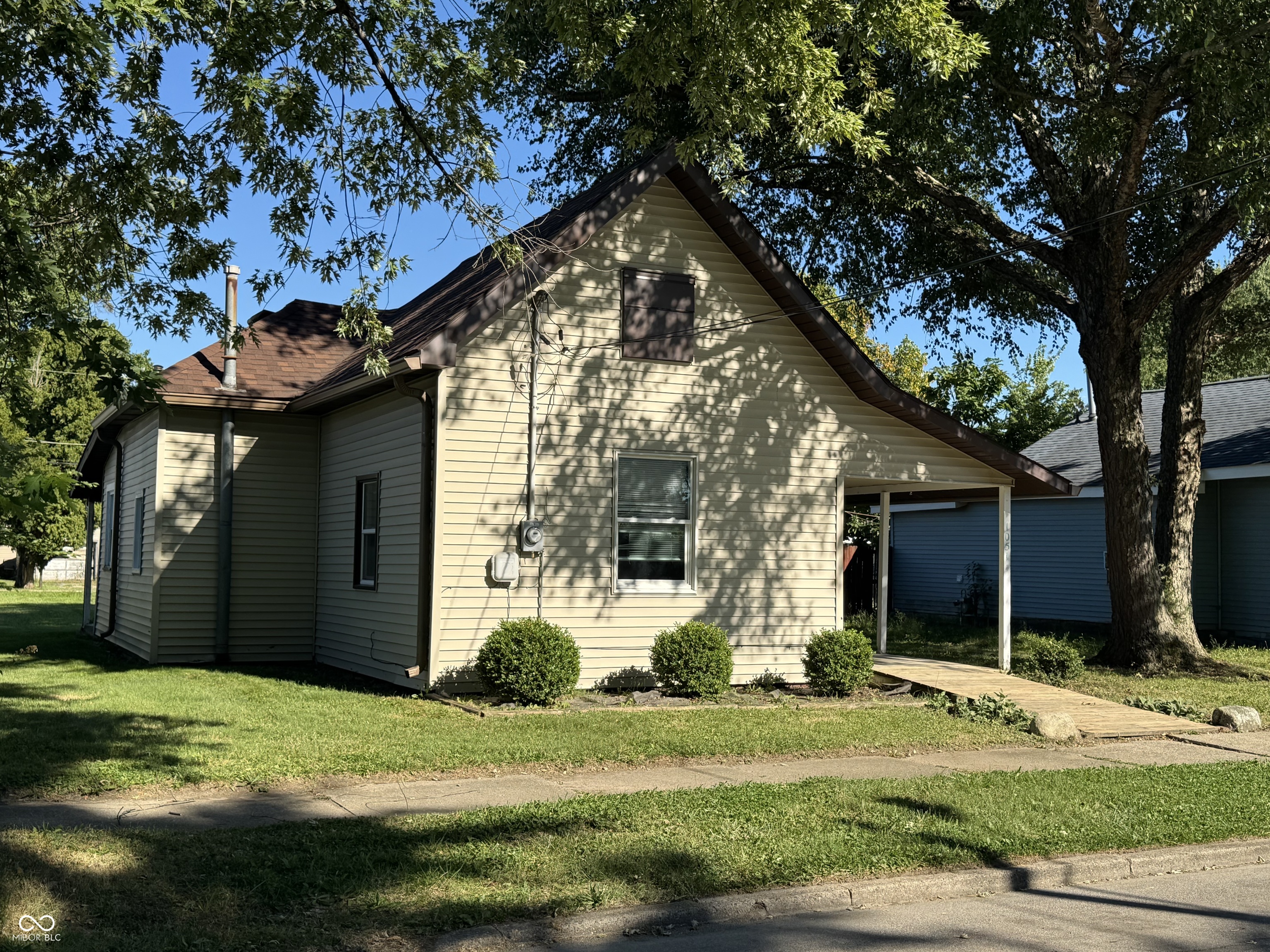 1051 John Street Property Photo 1
