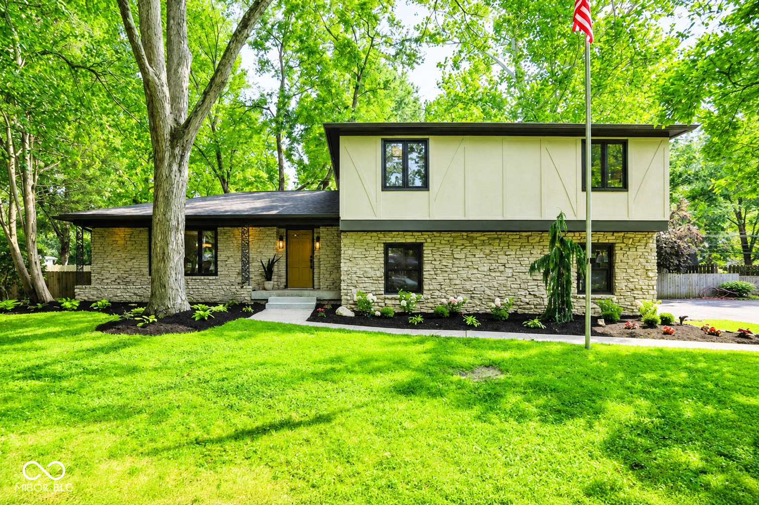 569 King Drive