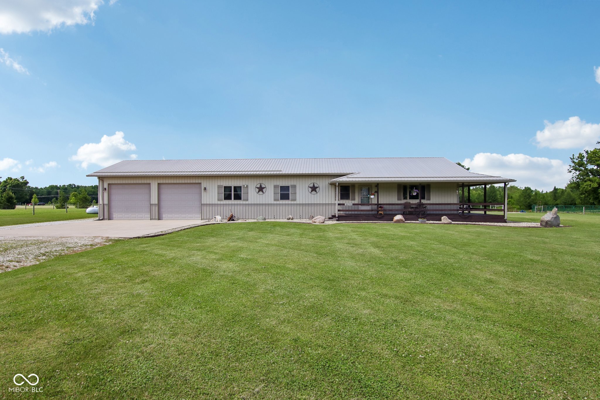 6070 E County Road 200 Property Photo 1