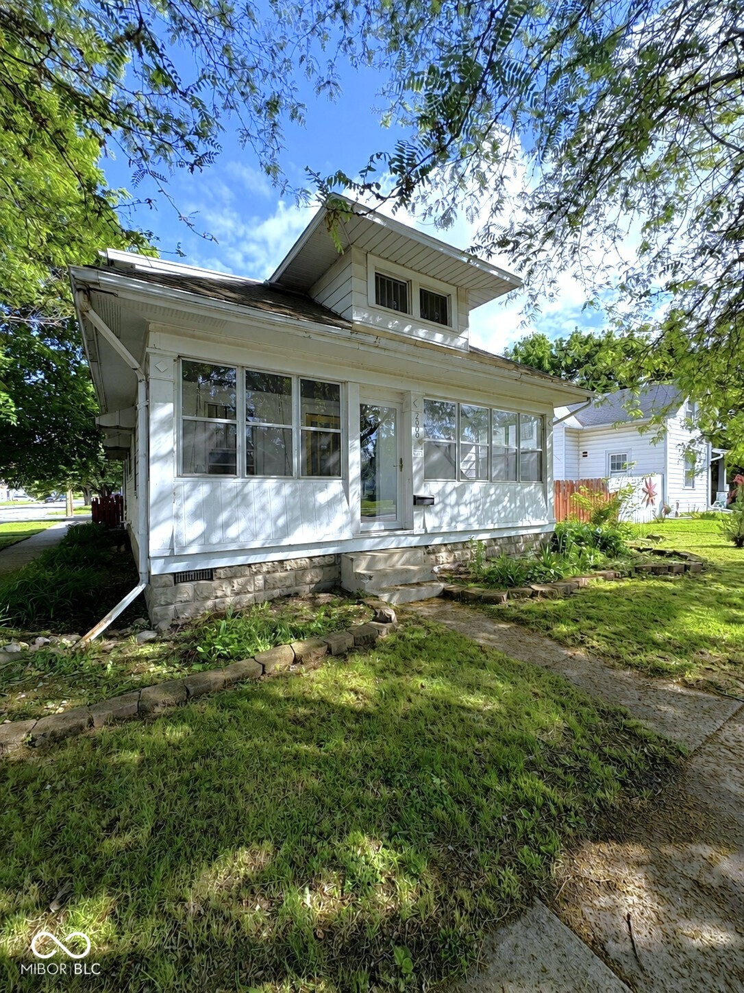 2000 Schuyler Avenue Property Photo 1