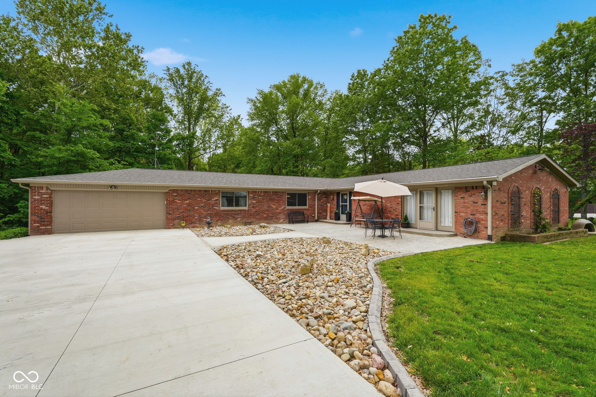 6070 S 1000 Property Photo 1