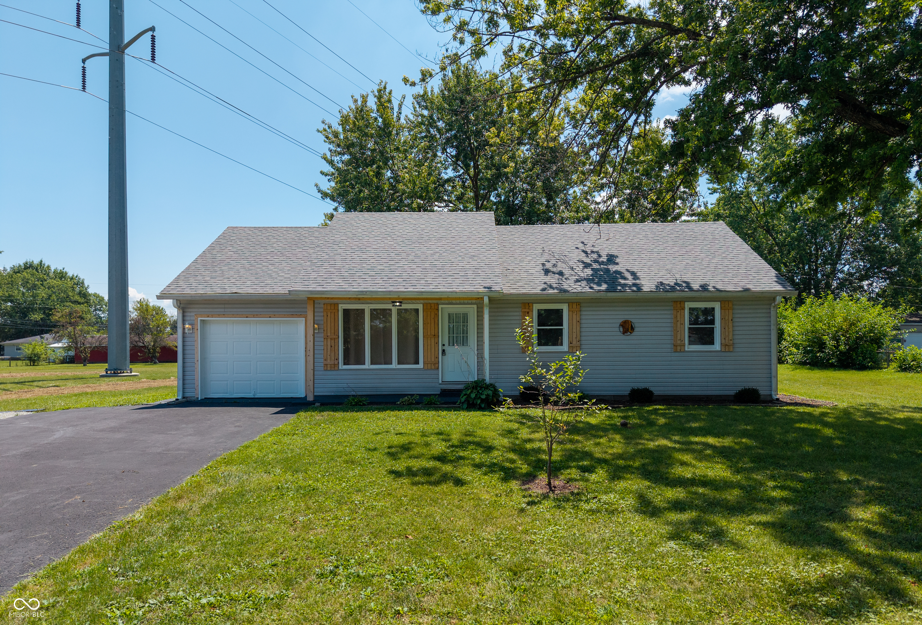 7237 E Buddy Lane