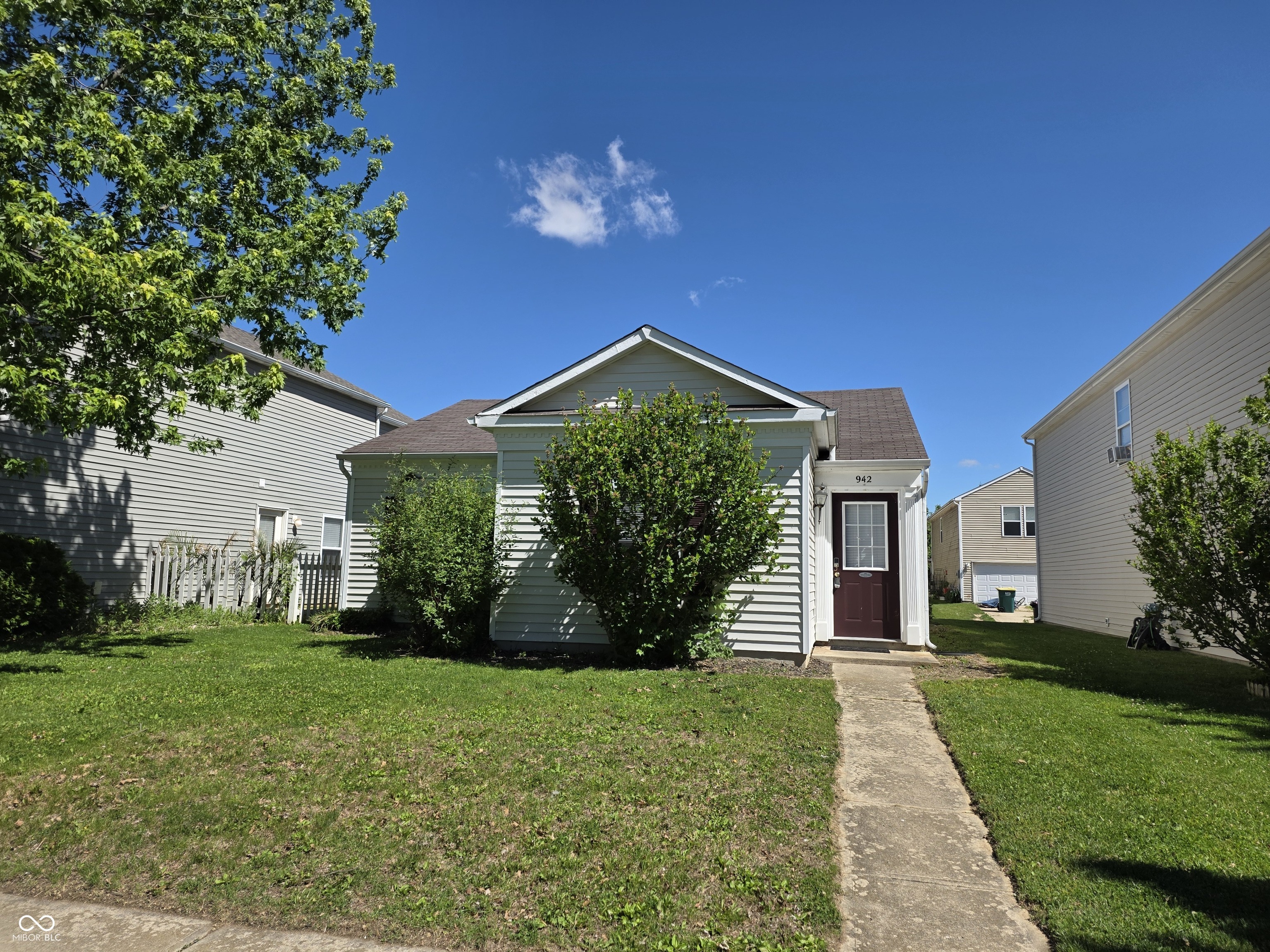 942 Brookstone Drive Property Photo 1