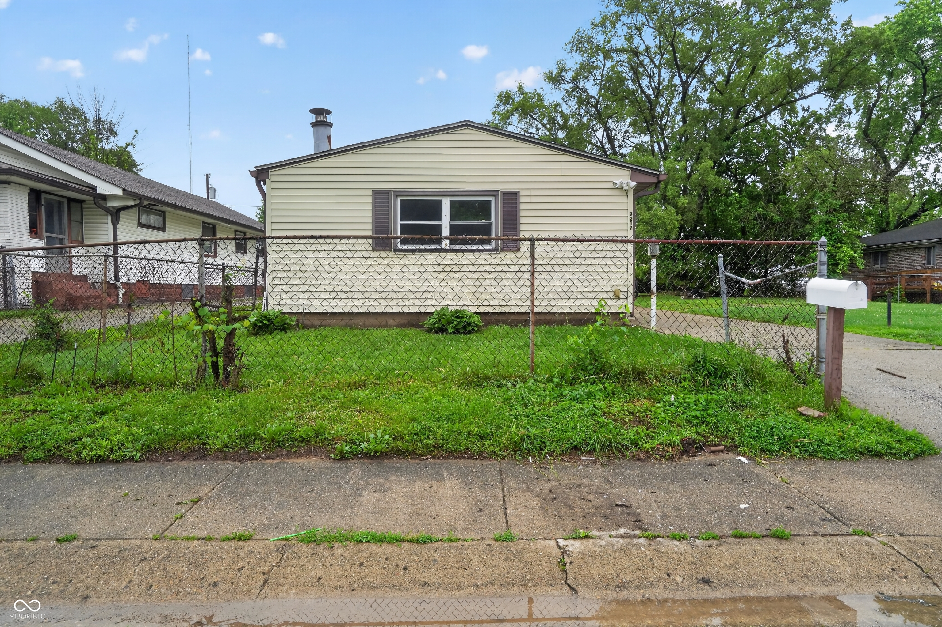 2217 N Spencer Avenue Property Photo 1