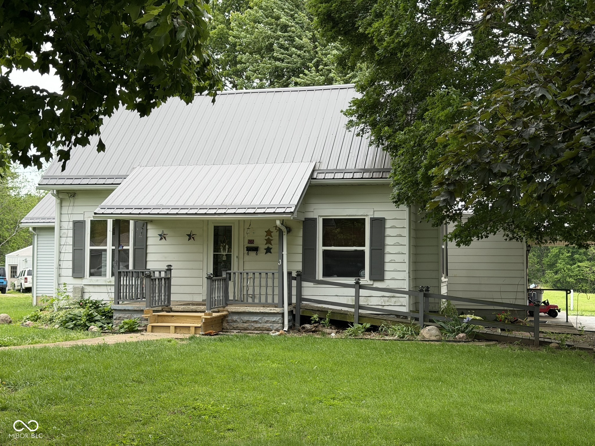 505 E Stark Street Property Photo 1