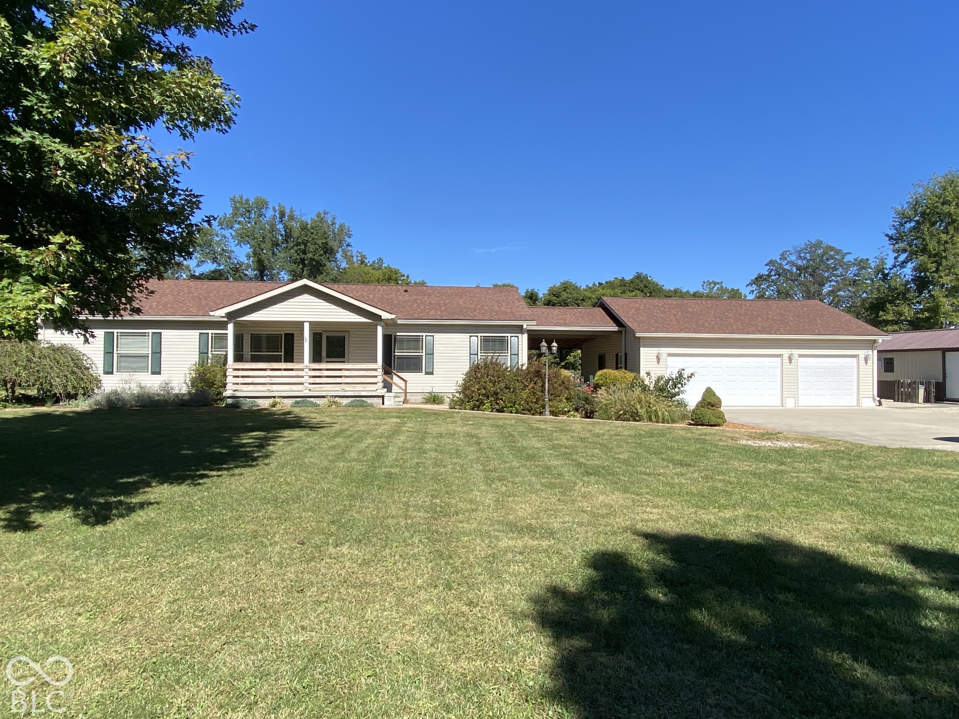 1416 E Whitcomb Avenue Property Photo 1
