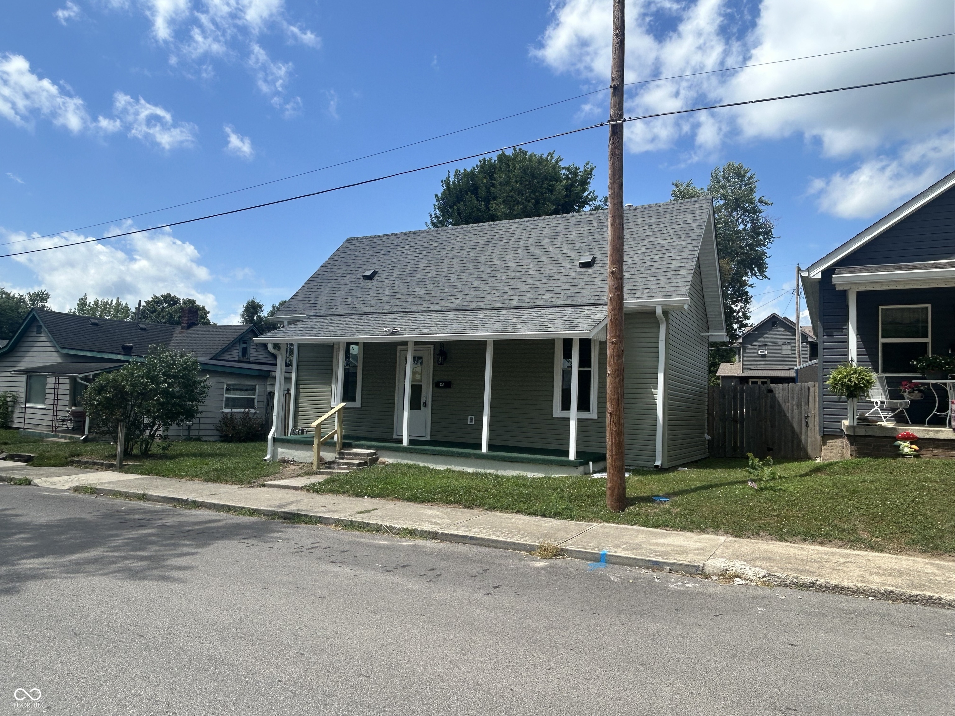 430 E Walnut Street Property Photo 1