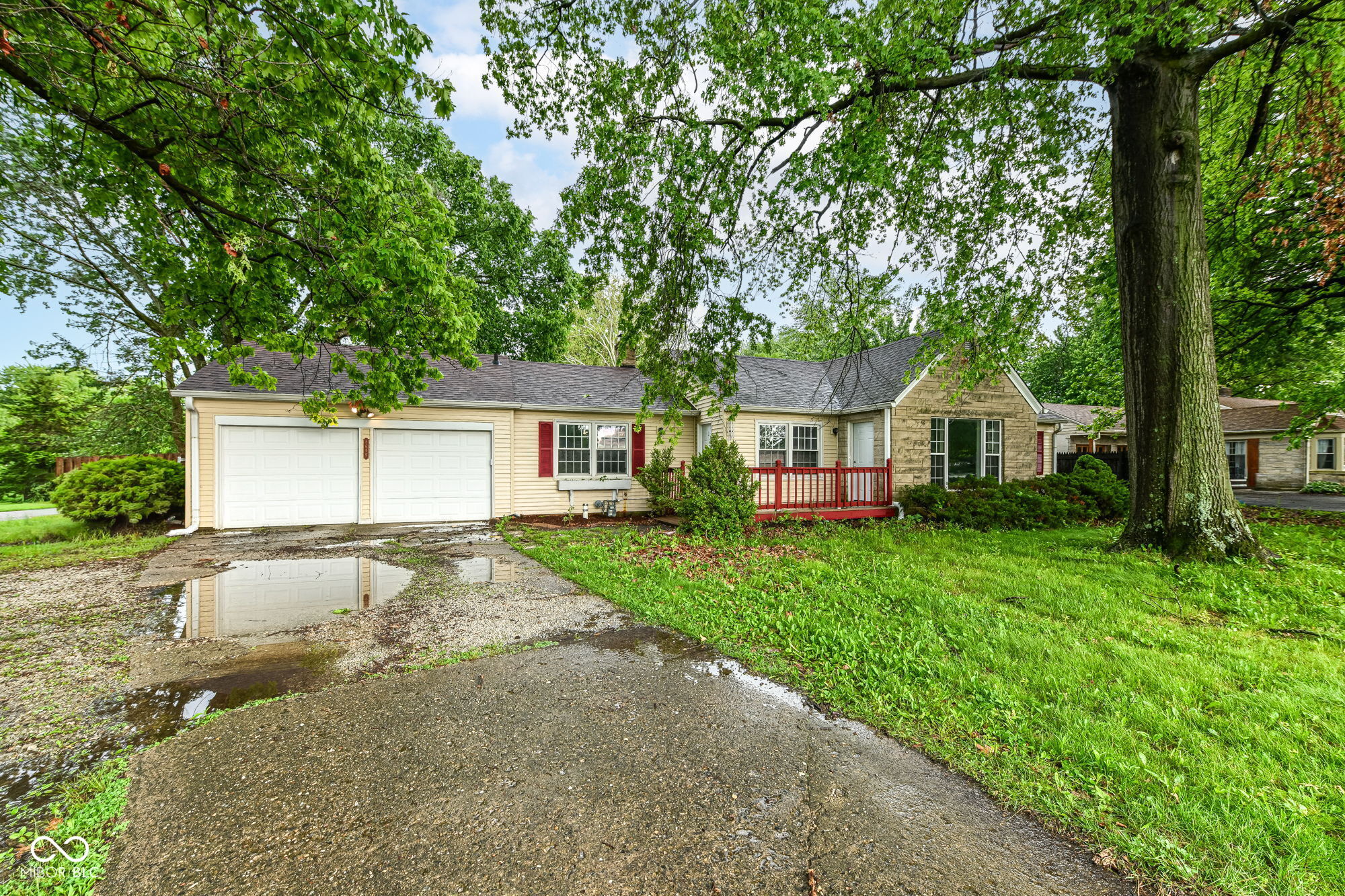 8655 N College Avenue Property Photo 1