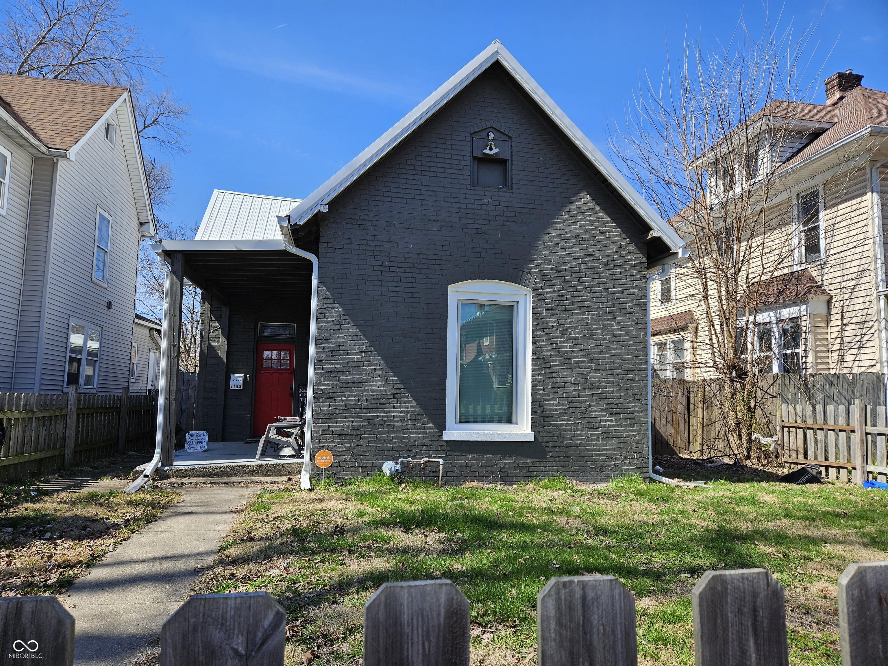 1134 N Oxford Street Property Photo 1