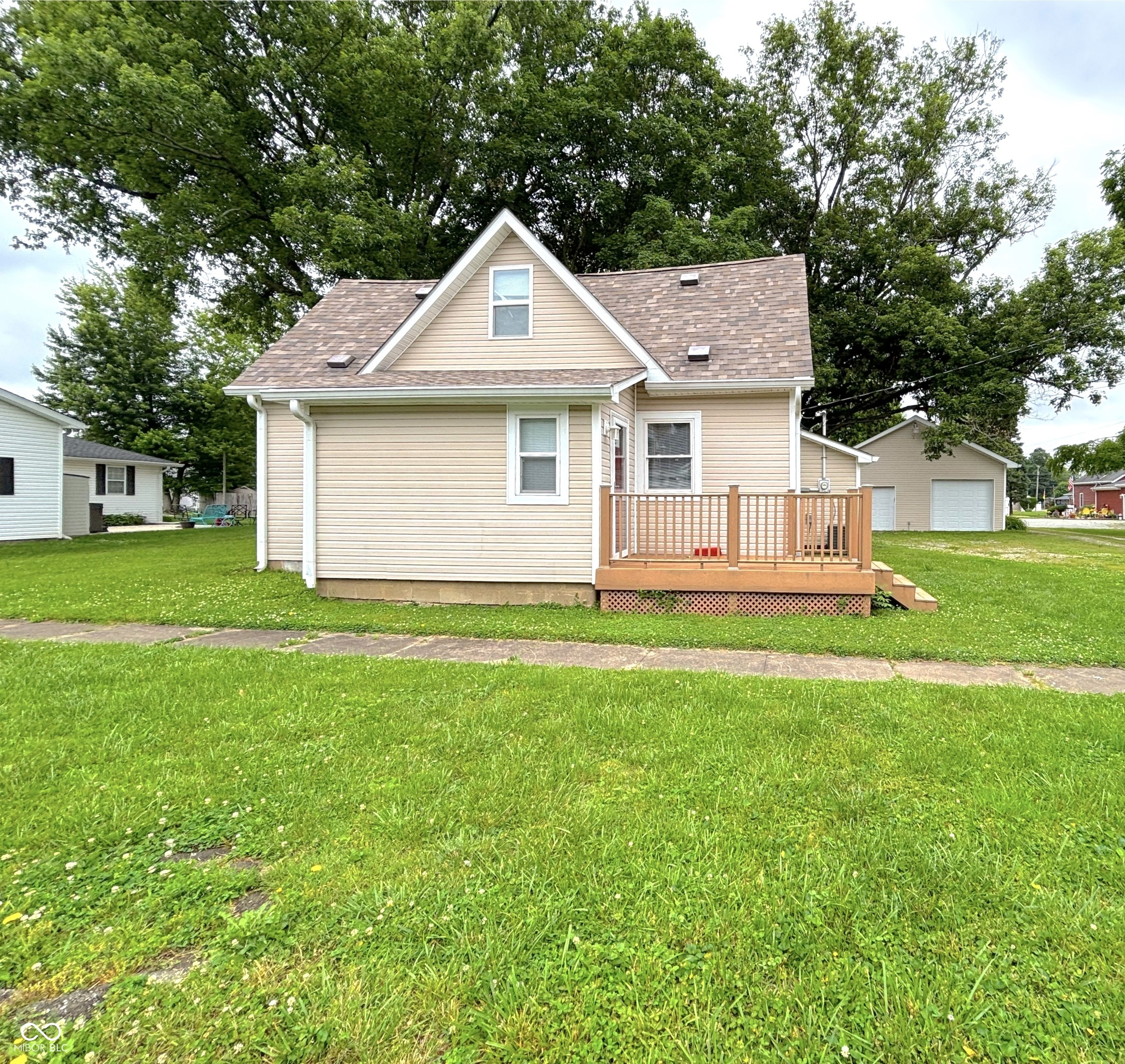 311 S B Street Property Photo 1