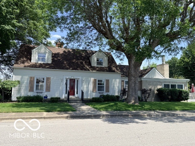 824 W 5th Street
