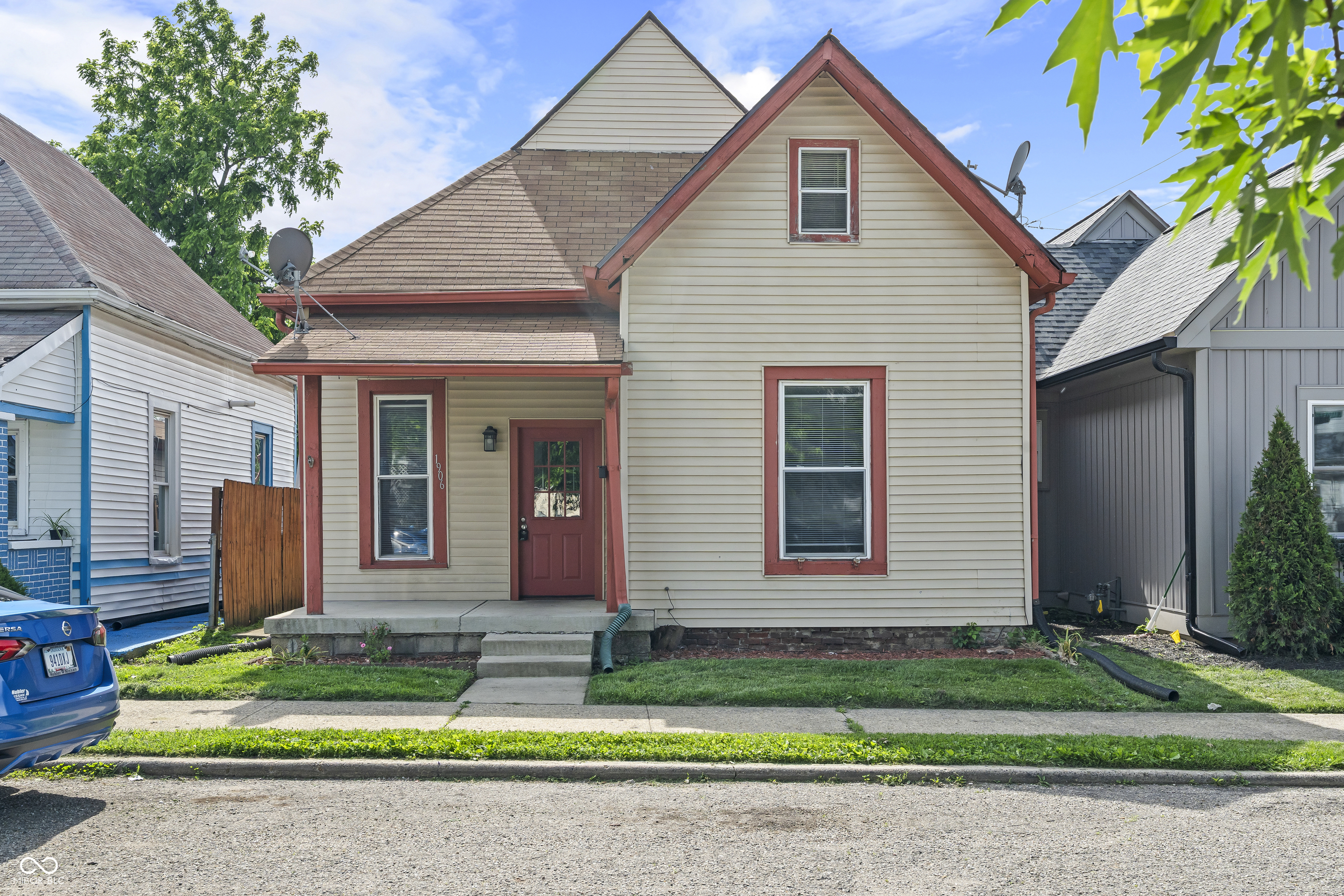 1906 Charles Street Property Photo 1
