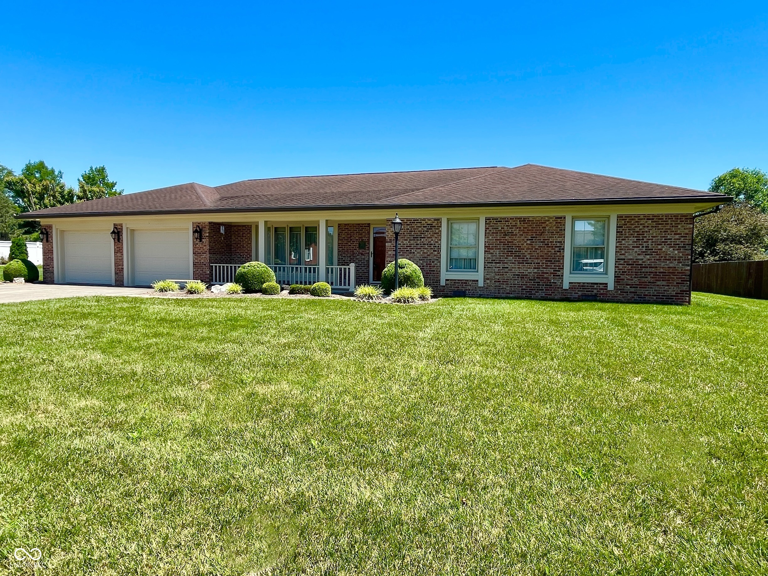 305 Jodi Drive Property Photo 1