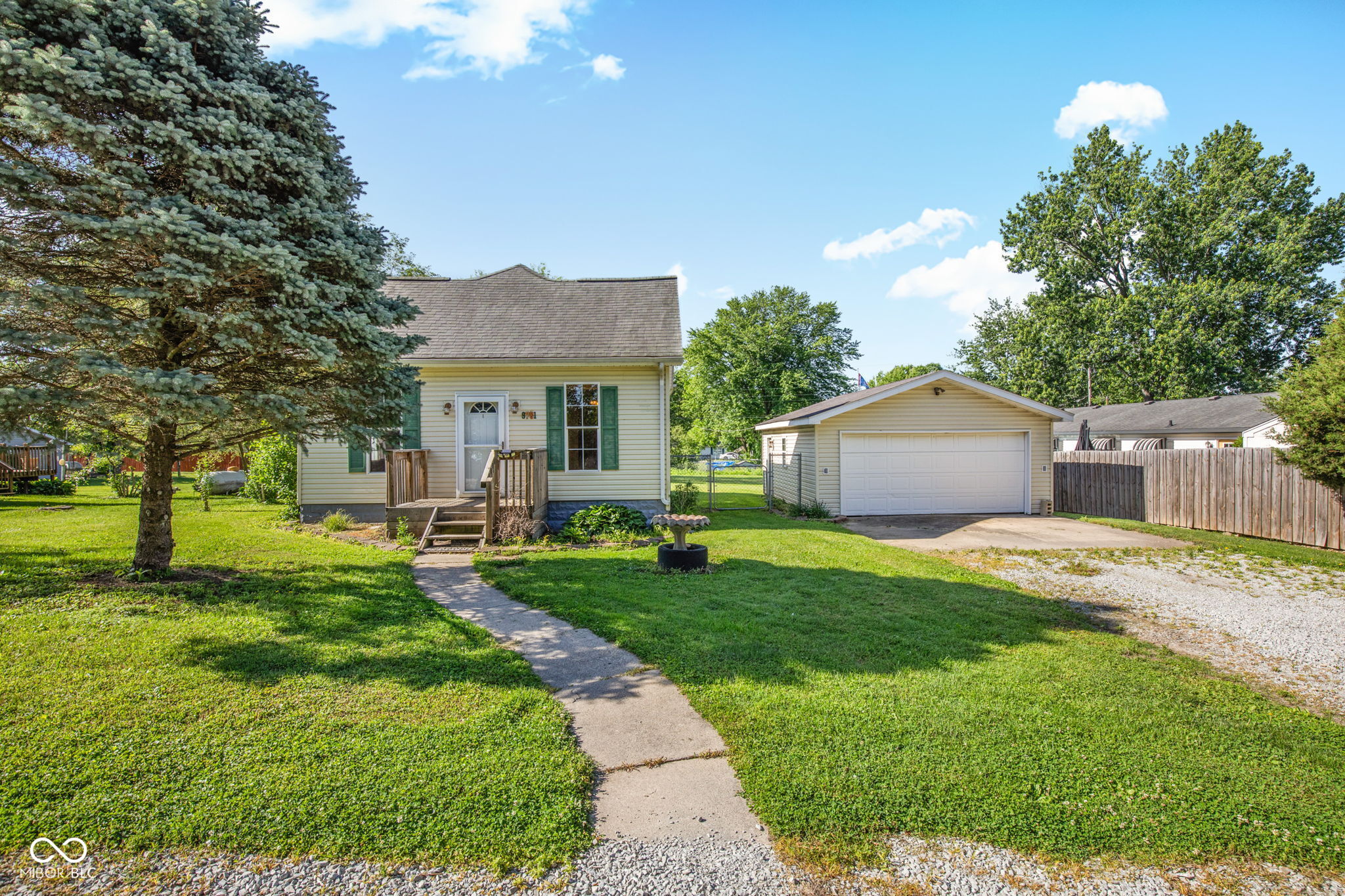 9781 W Walnut Street Property Photo 1
