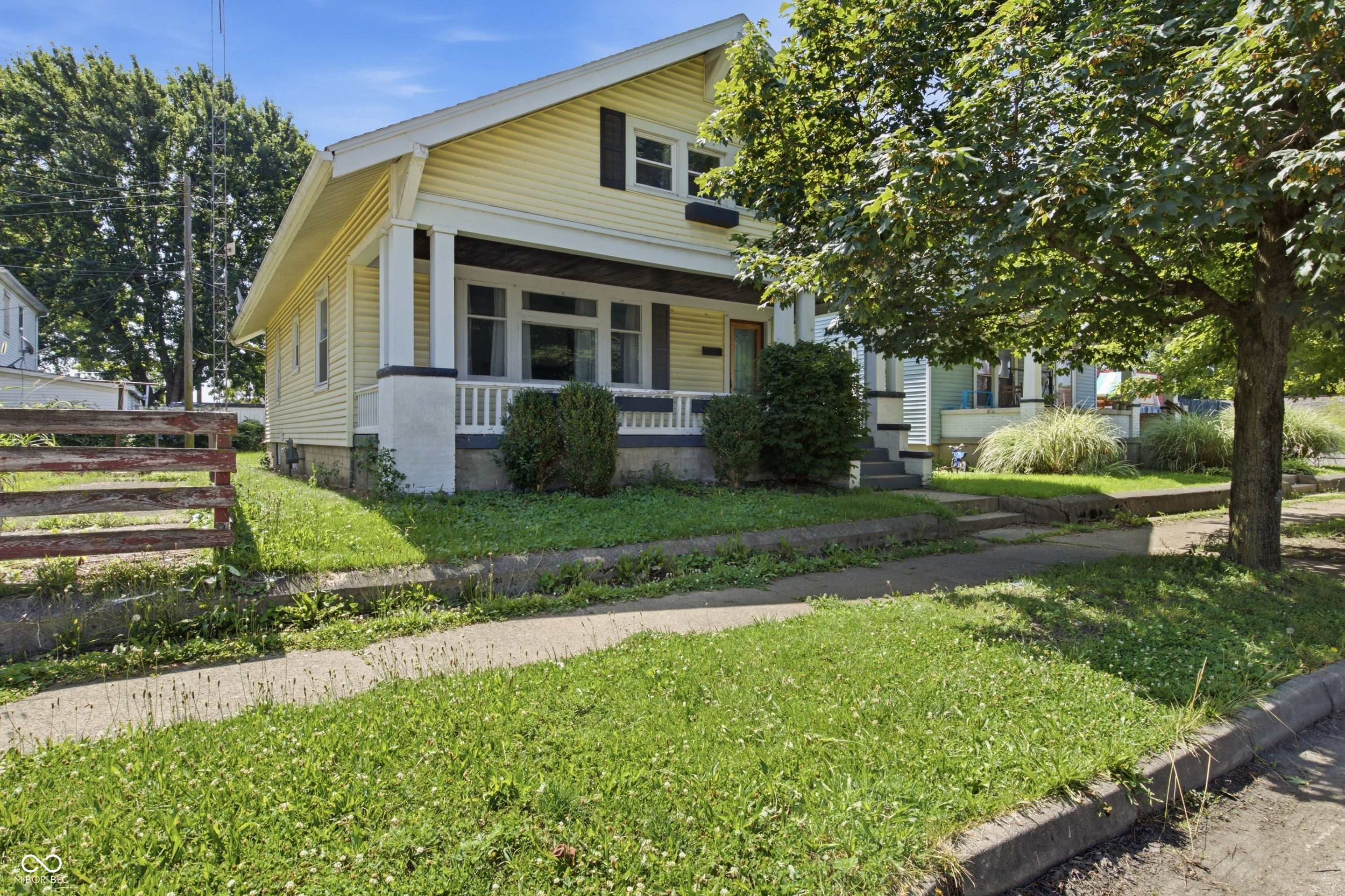 1022 N Grand Avenue Property Photo 1