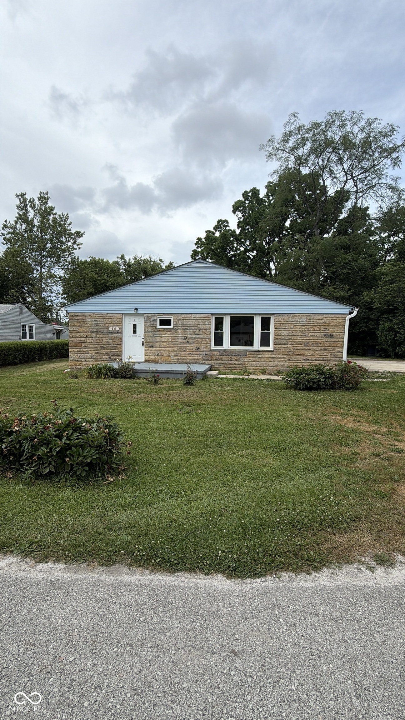 16 Glenda Drive Property Photo 1
