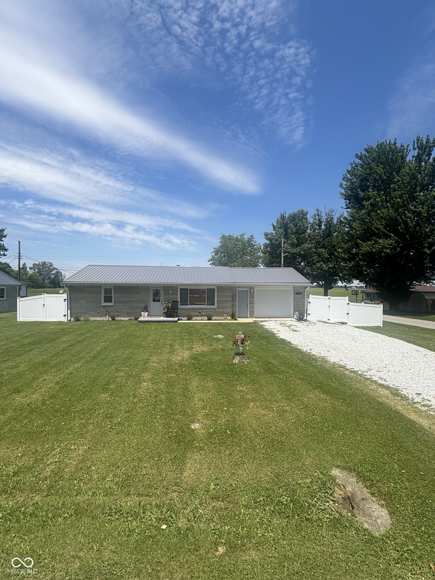 606 E Gatewood Drive Property Photo 1