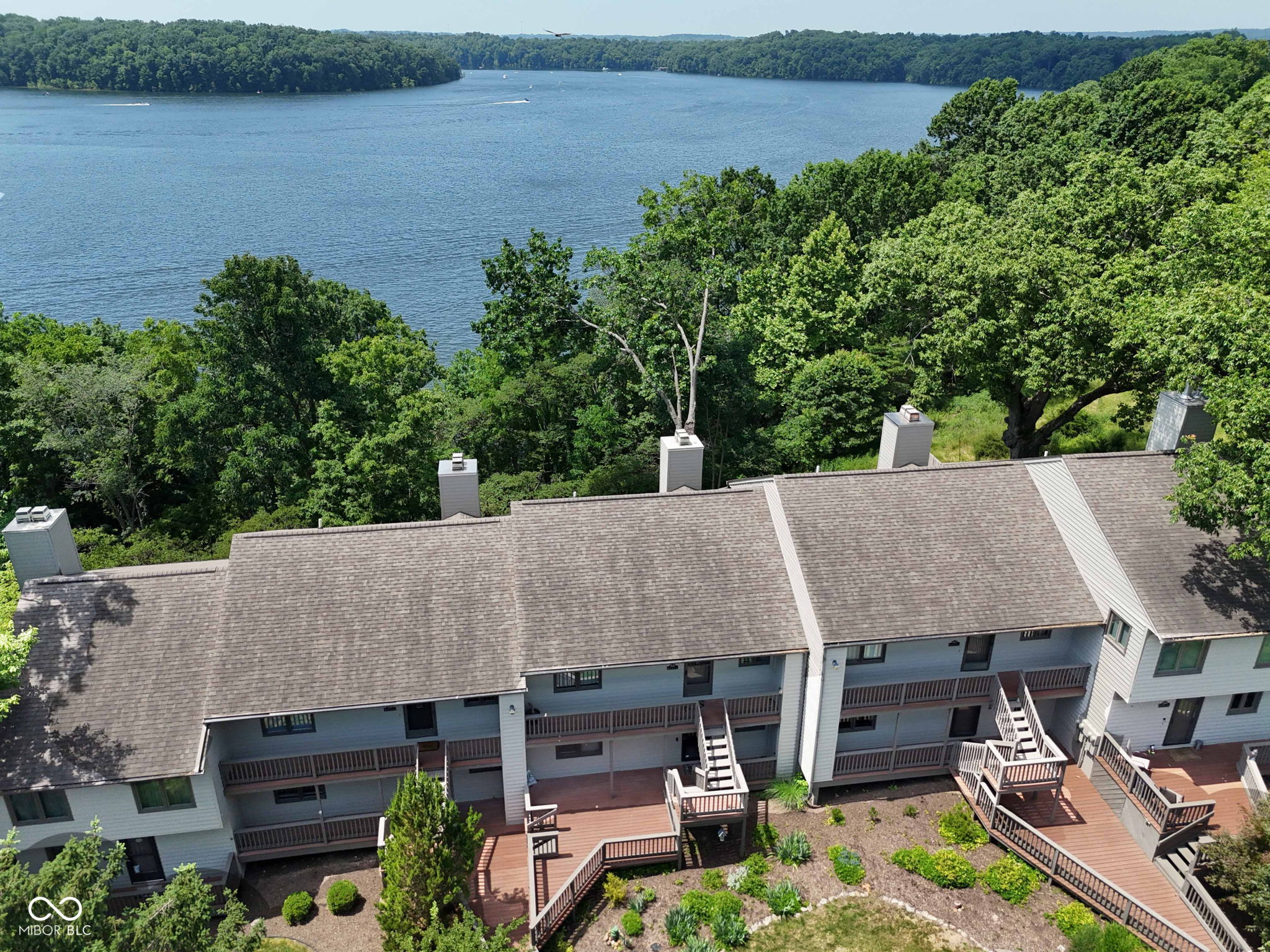 2048 E Waters Edge Drive Property Photo 1