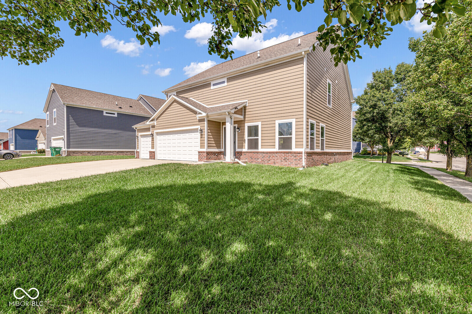 7235 Wilshire Way Property Photo 1