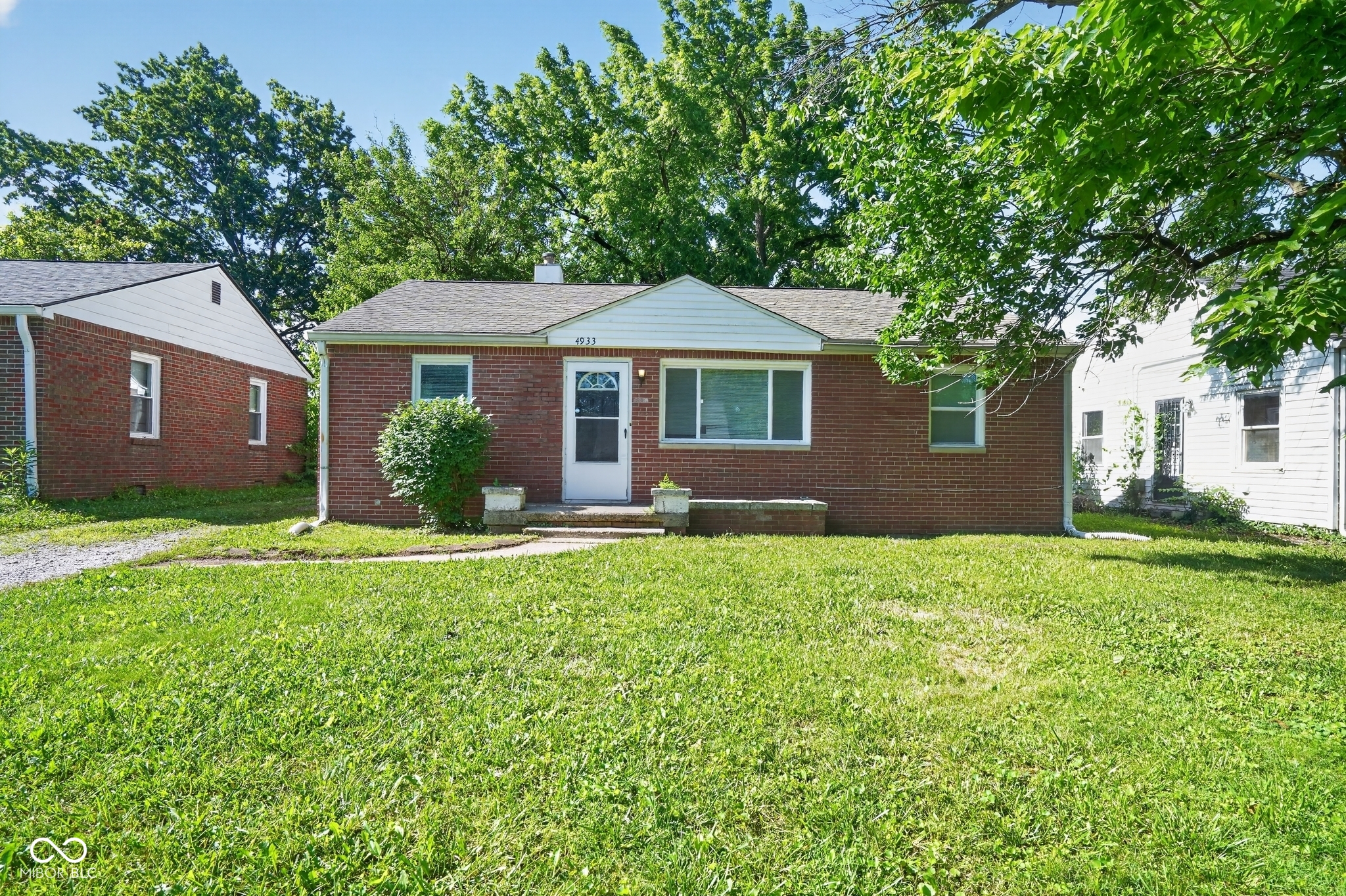4933 E 39th Street Property Photo 1