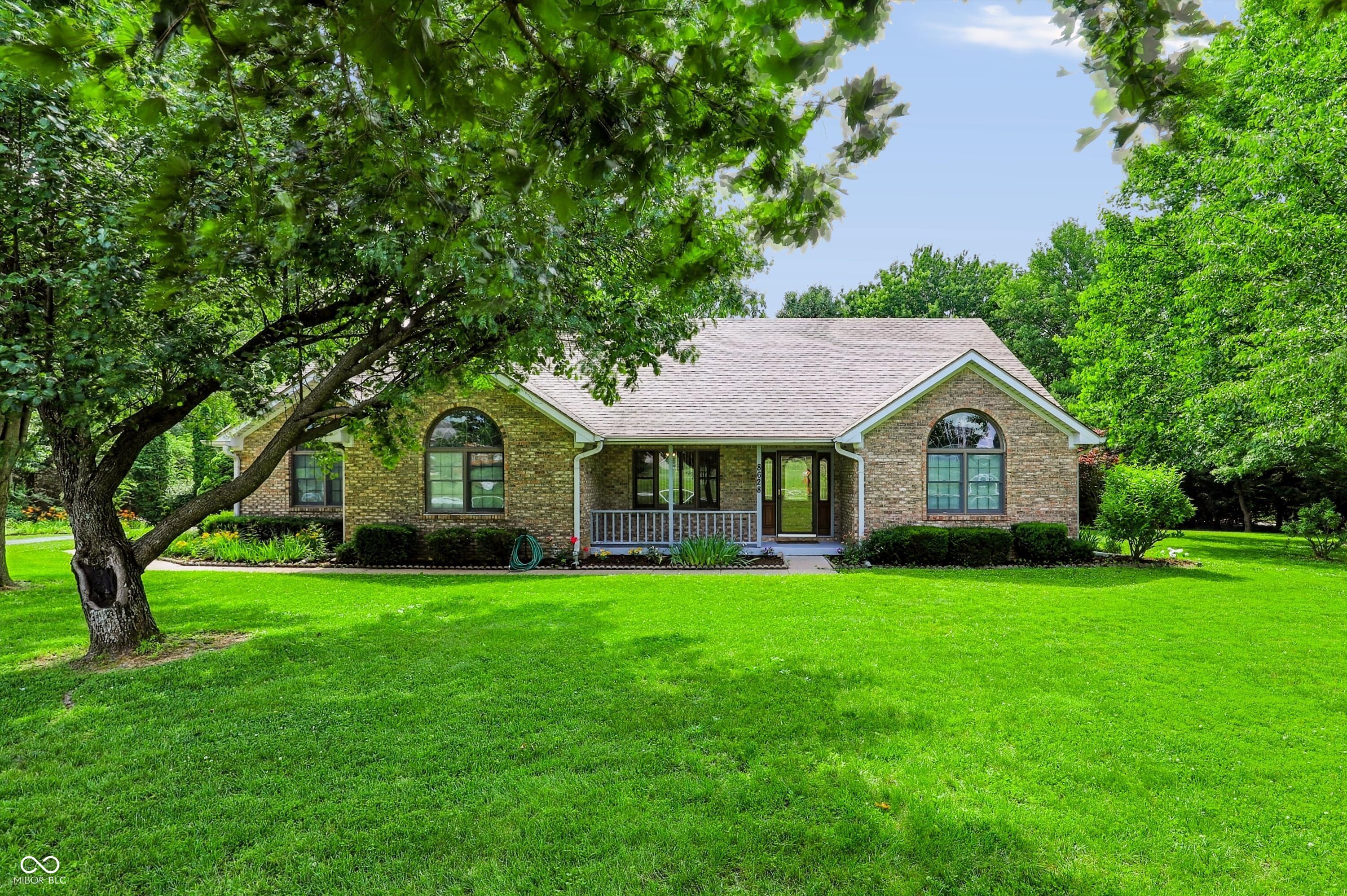 8628 N Briarhopper Road Property Photo 1