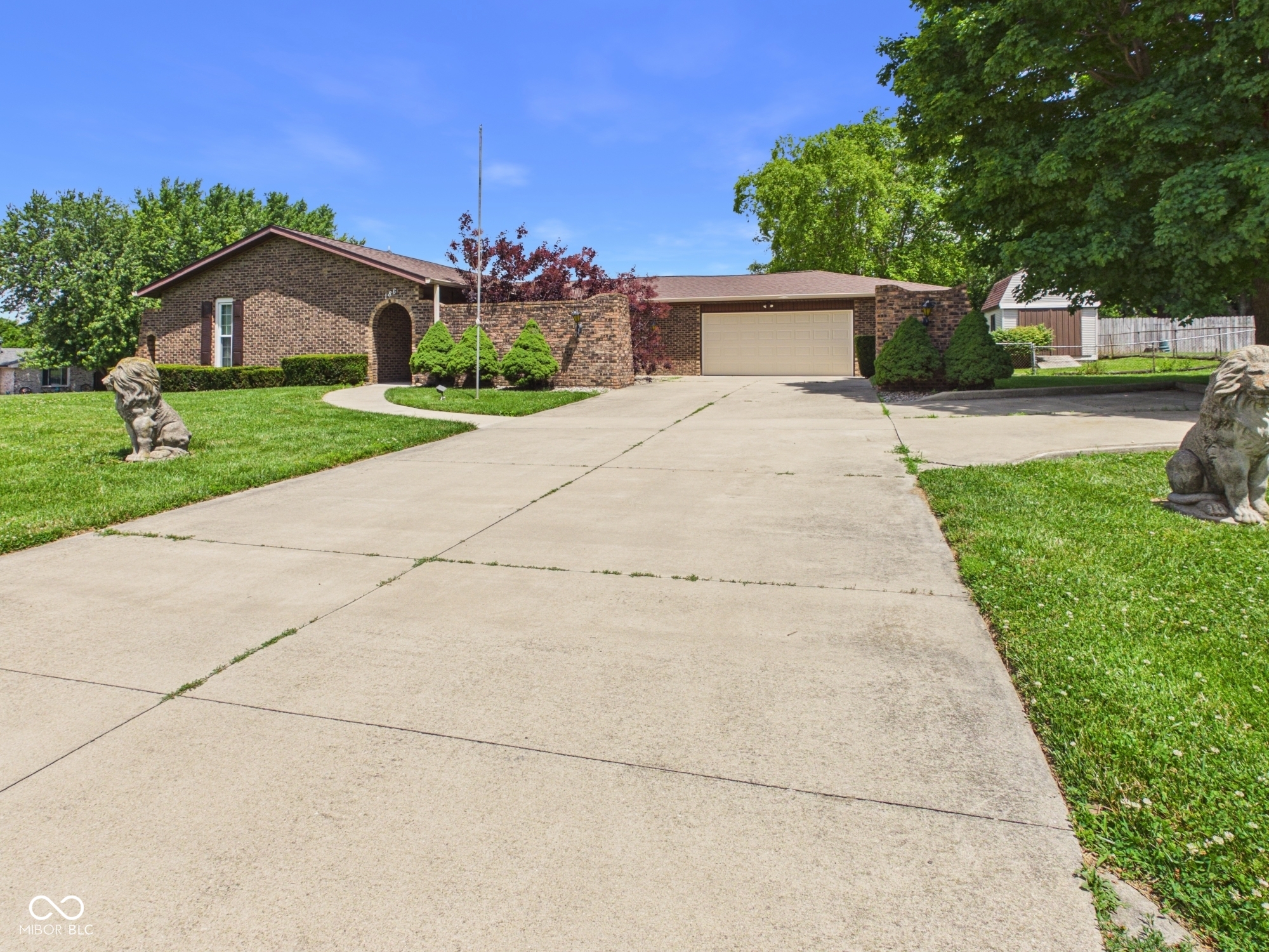 186 E Gay Drive Property Photo 1