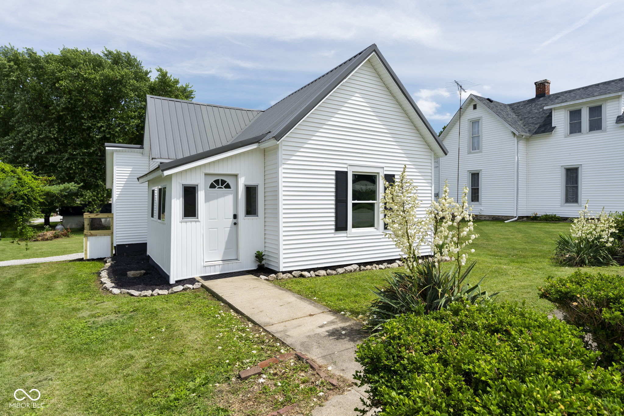 305 S Madison Street Property Photo 1