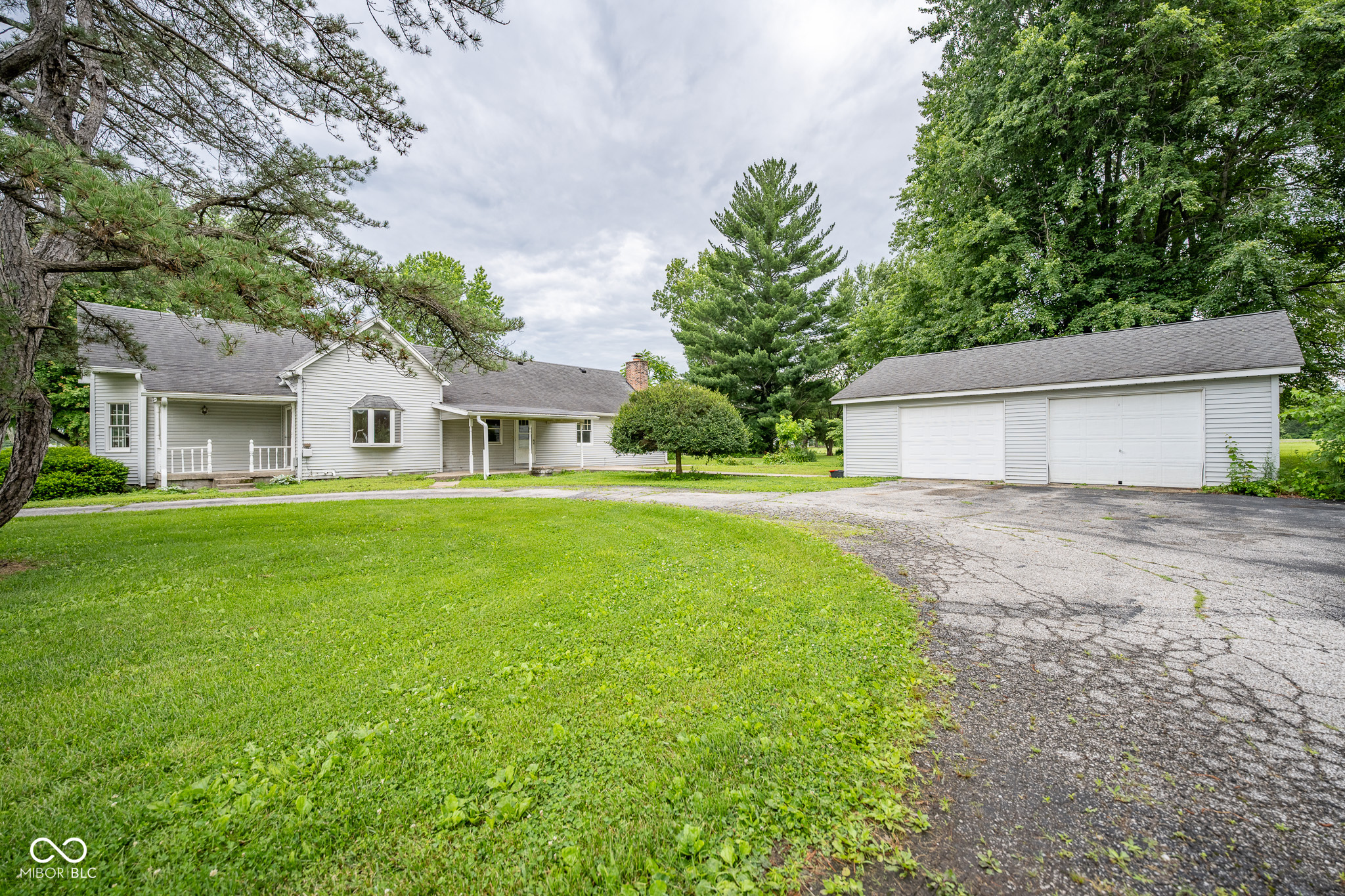 1109 E Us Hwy 40 Property Photo 1