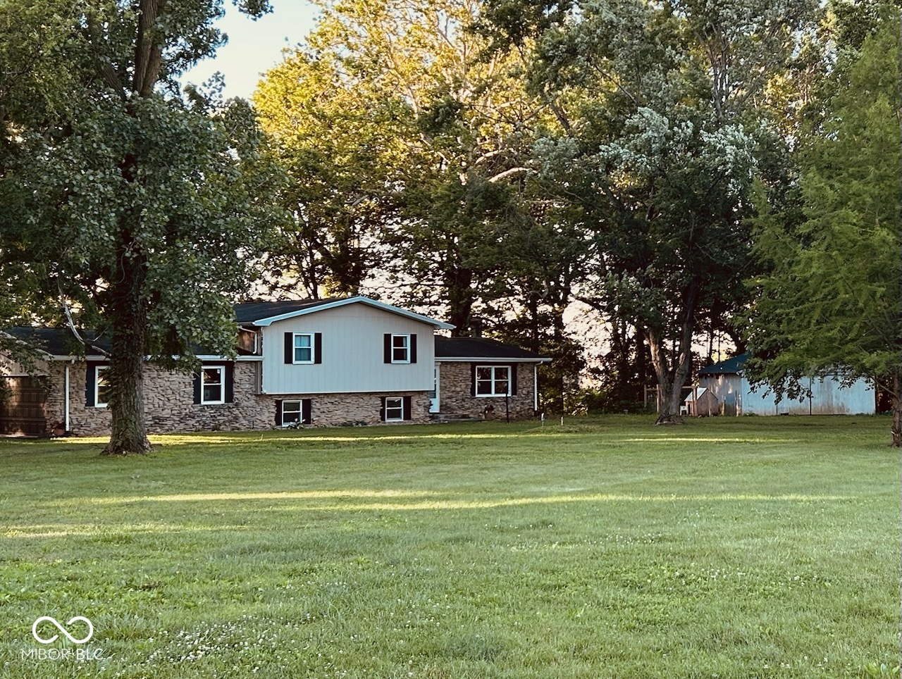 3171 E 600