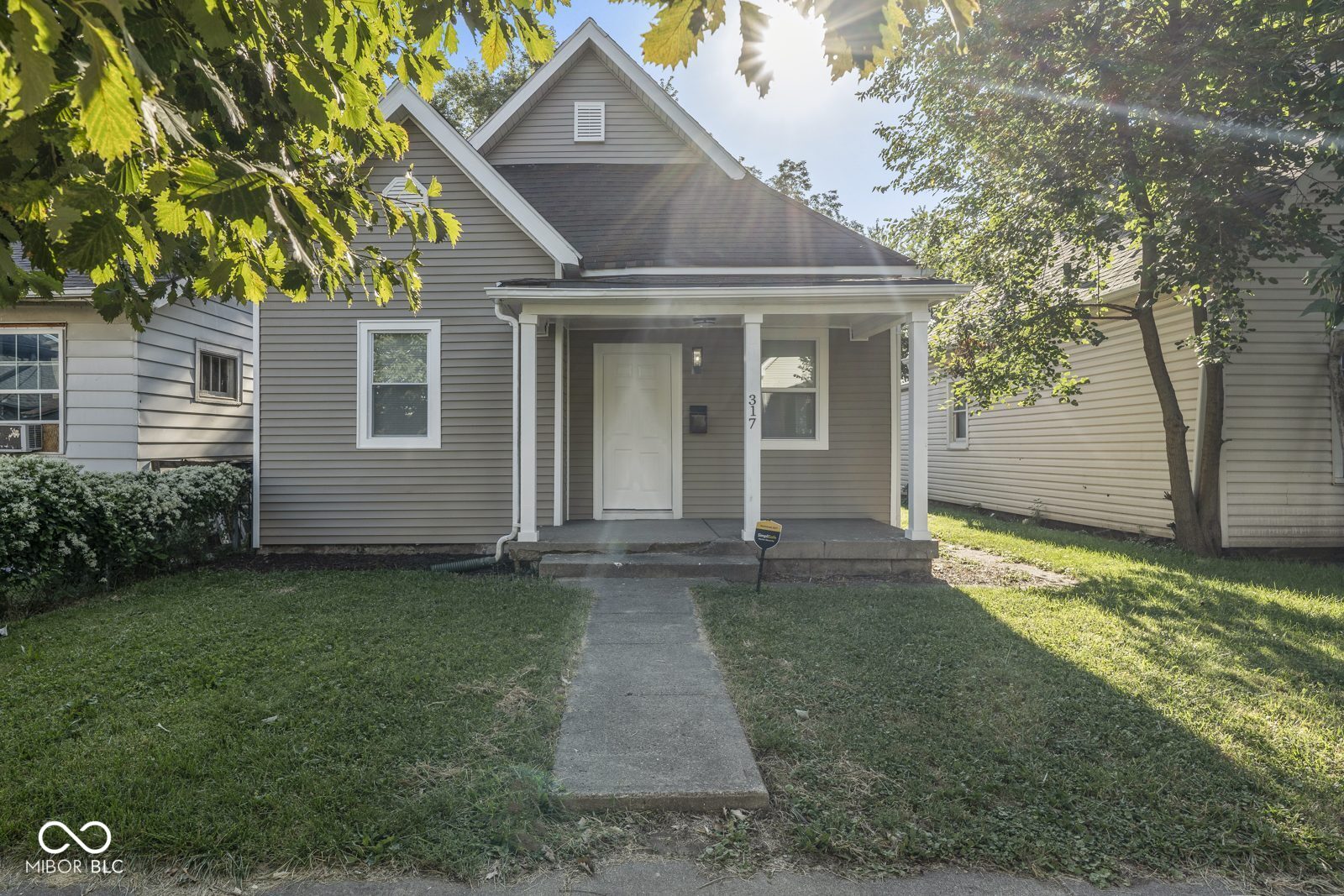 317 N Belleview Place Property Photo 1