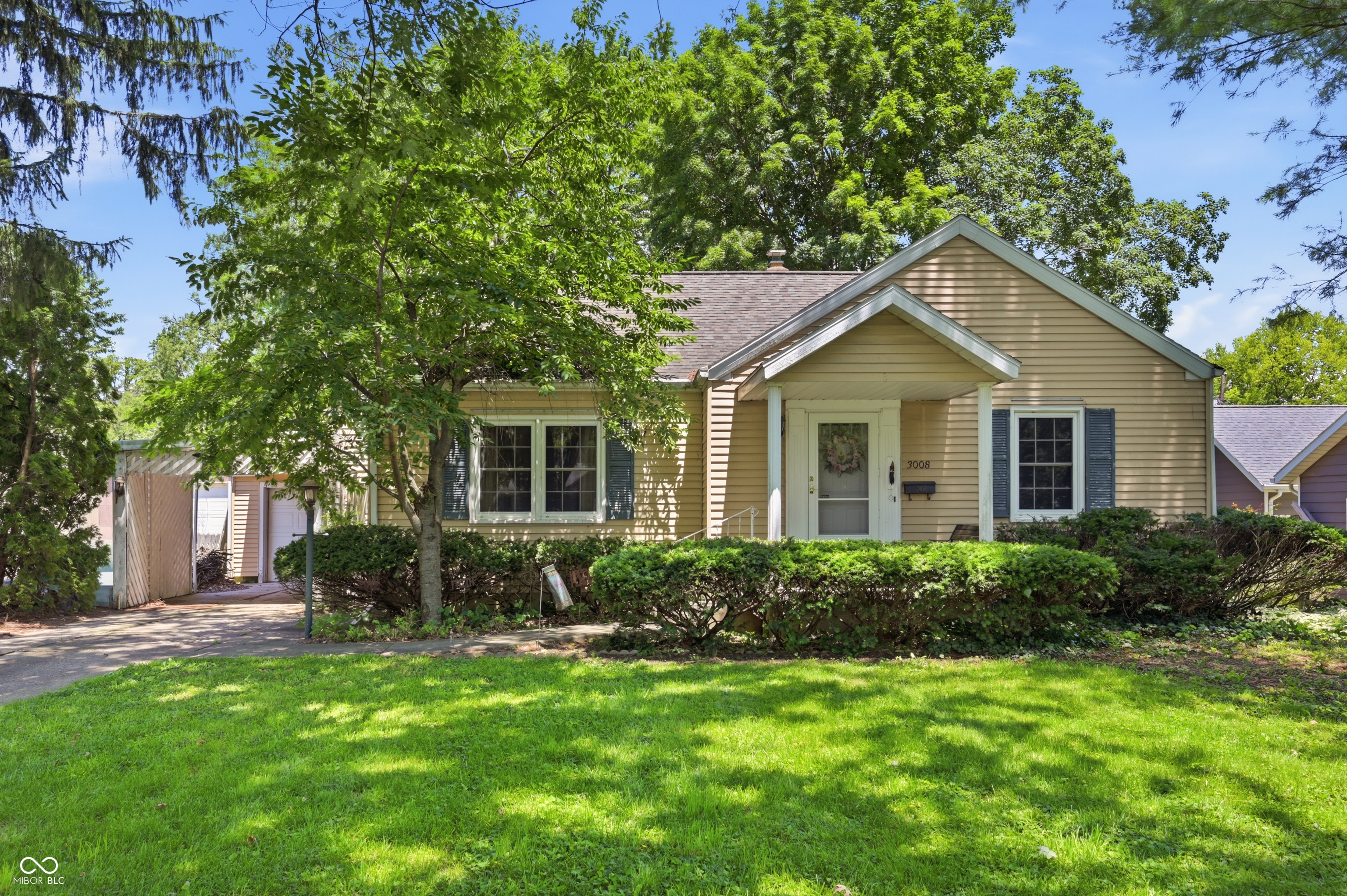 3008 W Oaklyn Property Photo 1