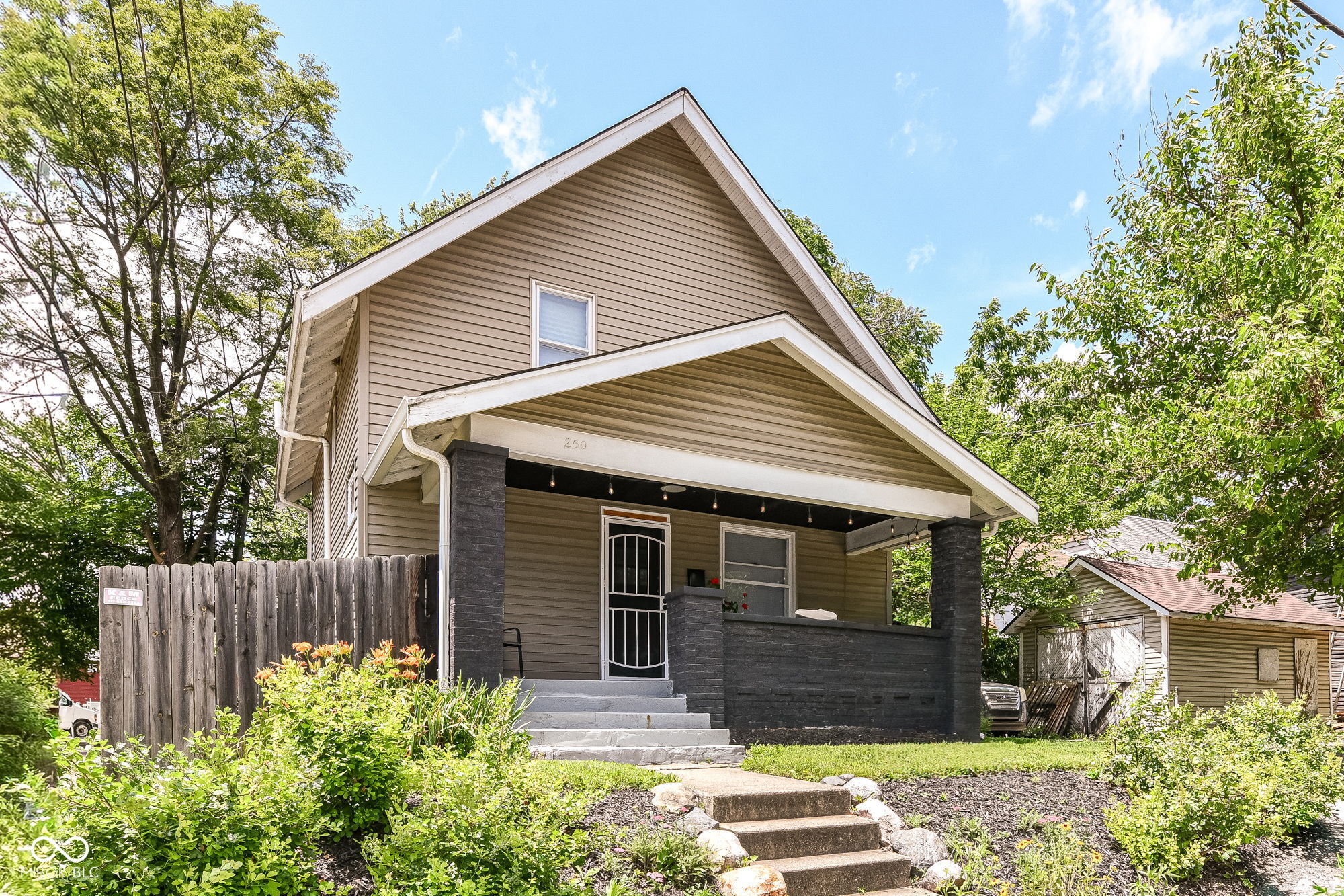 250 N Oakland Avenue